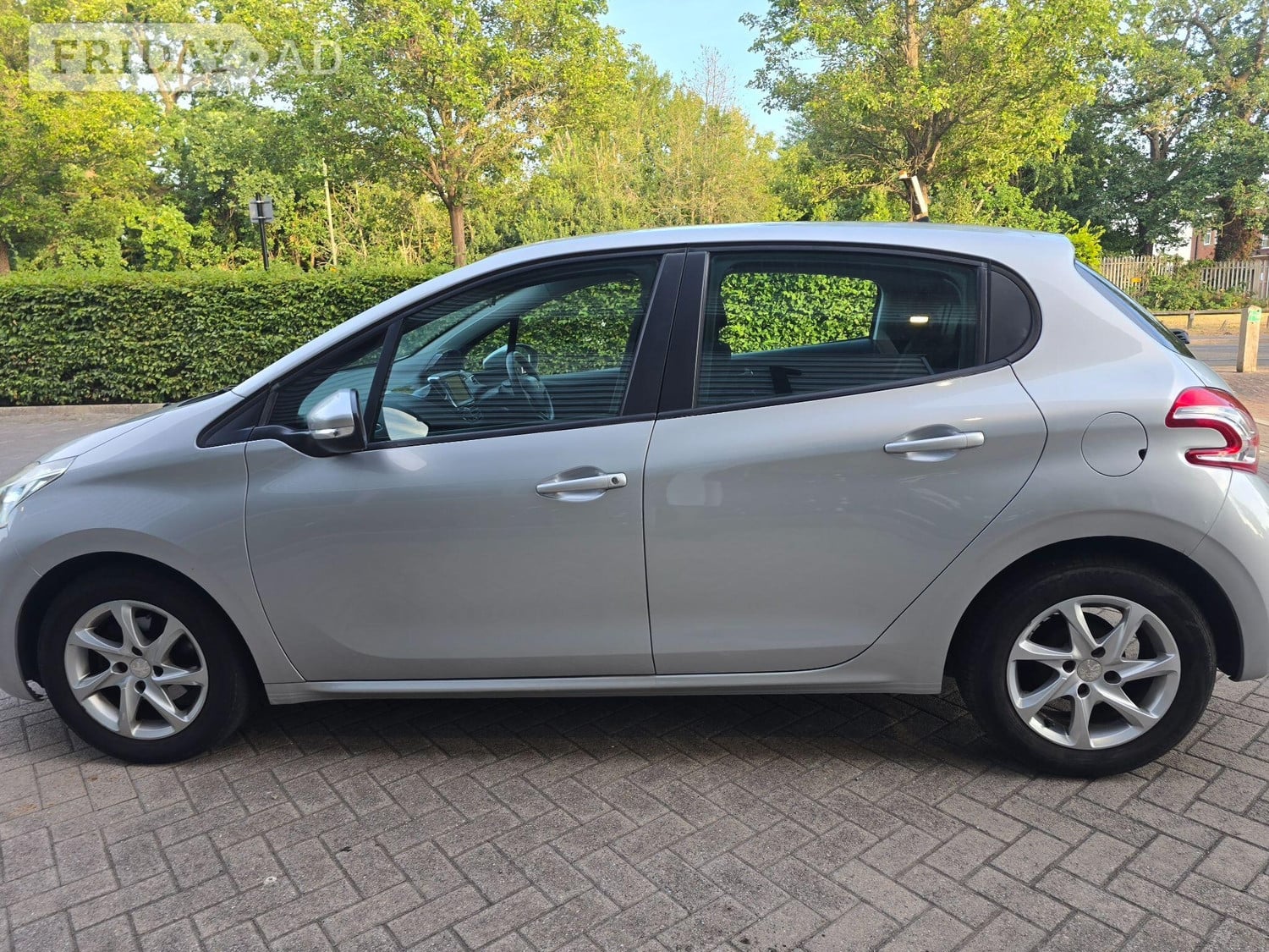 Peugeot 208 2014 - Cars in Camberley