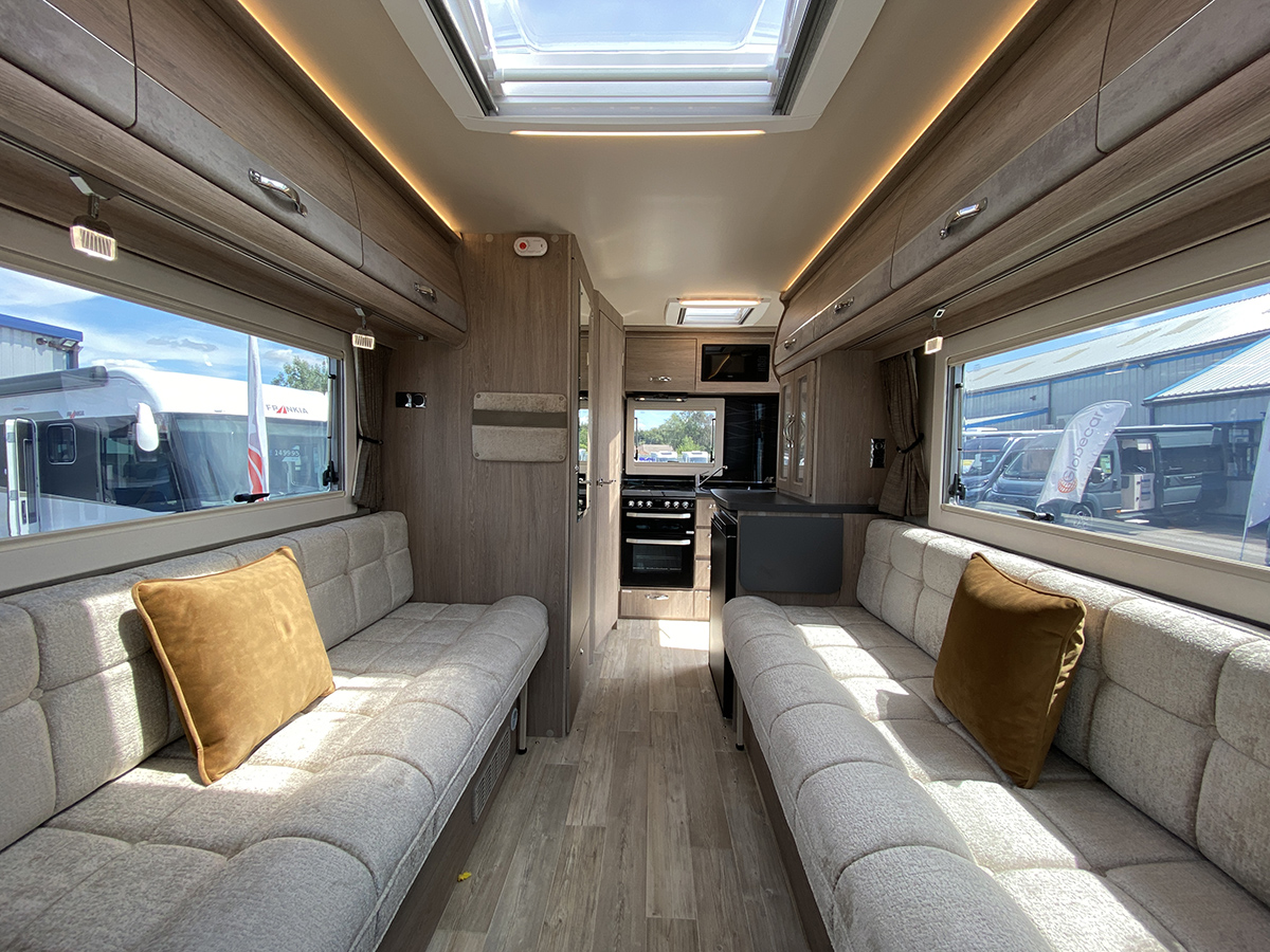[2 berth ]Auto-Sleepers Broadway EK TB LP