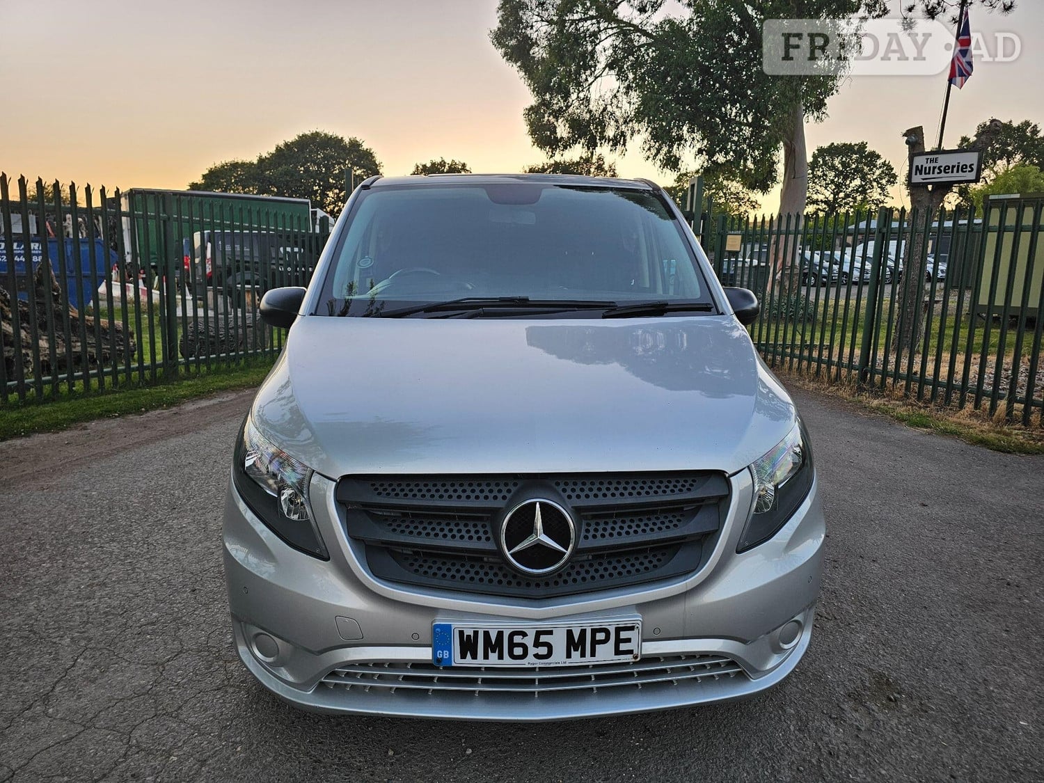 Mercedes-Benz Vito Reading
