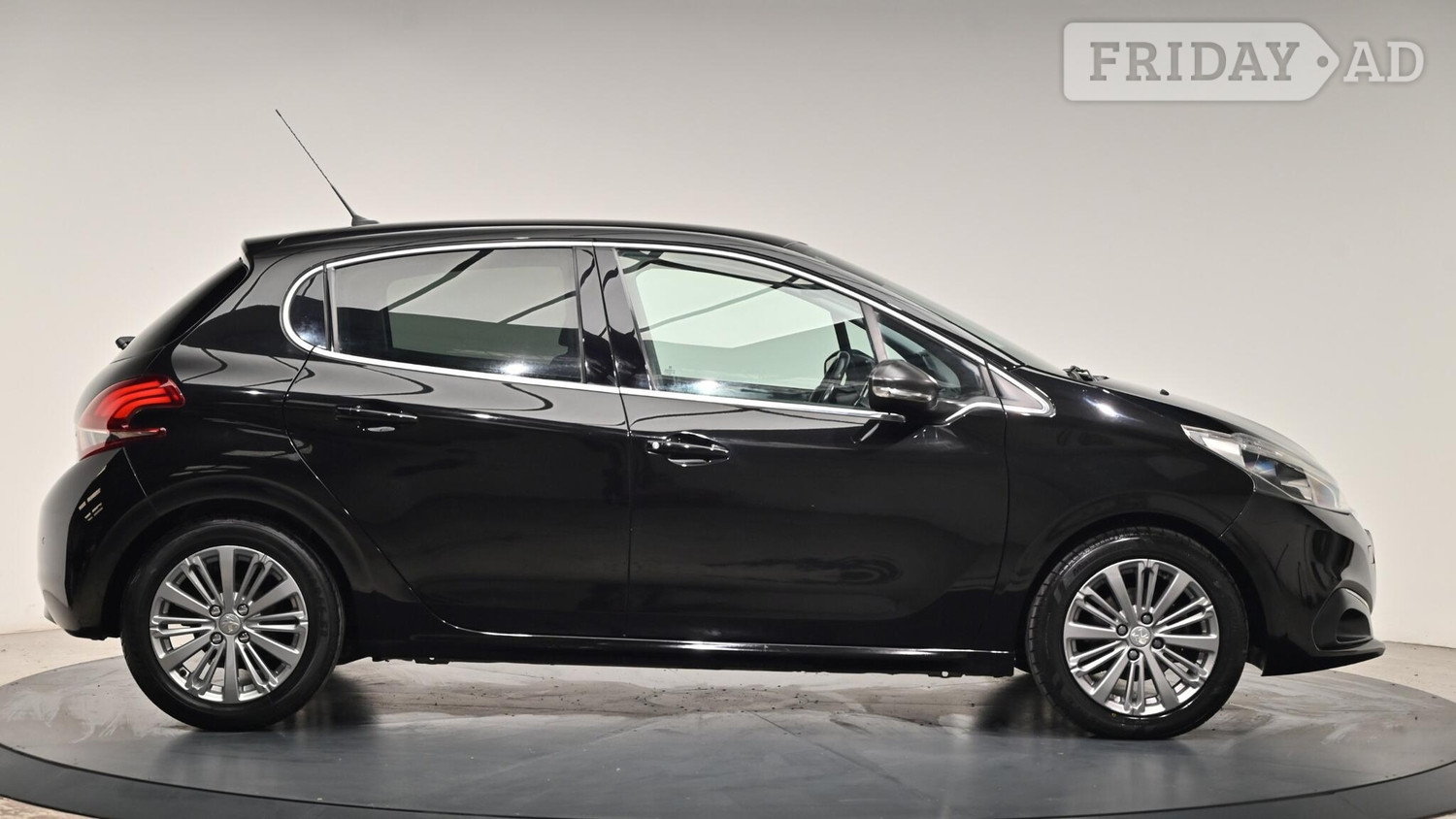 Peugeot 208 2015 - Cars in Cullompton