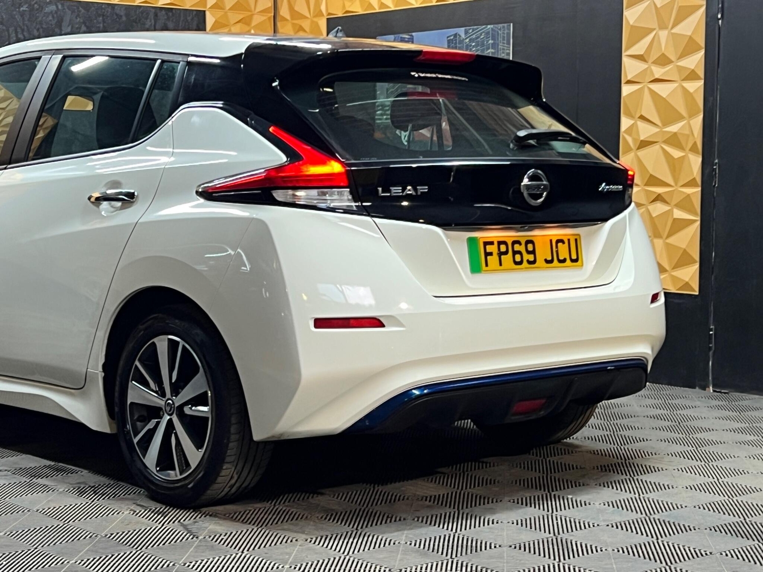 Nissan LEAF 2020 - Cars