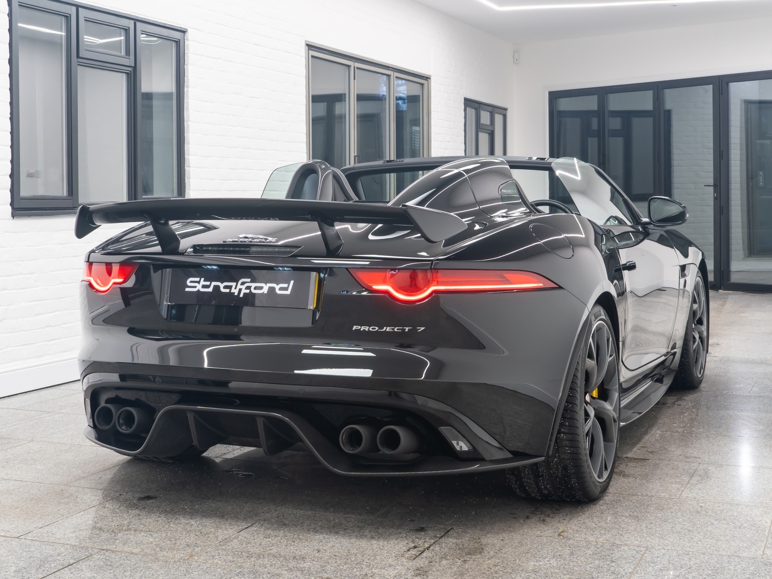 [ berth ]Jaguar F-Type