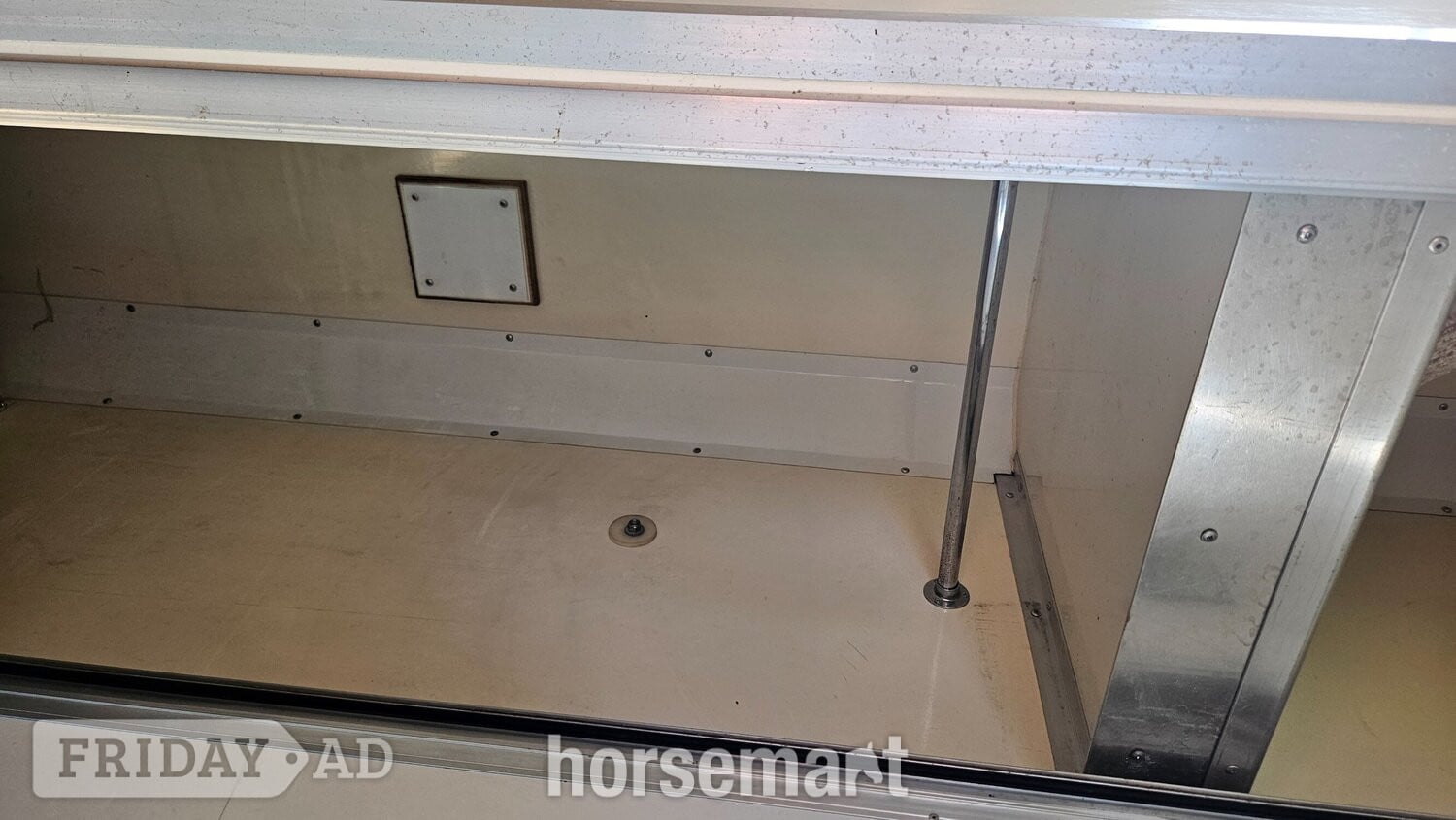 Foxy Foxy Twin  Renault Horsebox - Trailers & Horseboxes in Berkeley Heath