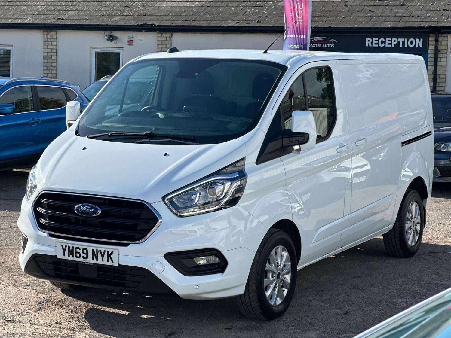 [ berth ]Ford Transit Custom