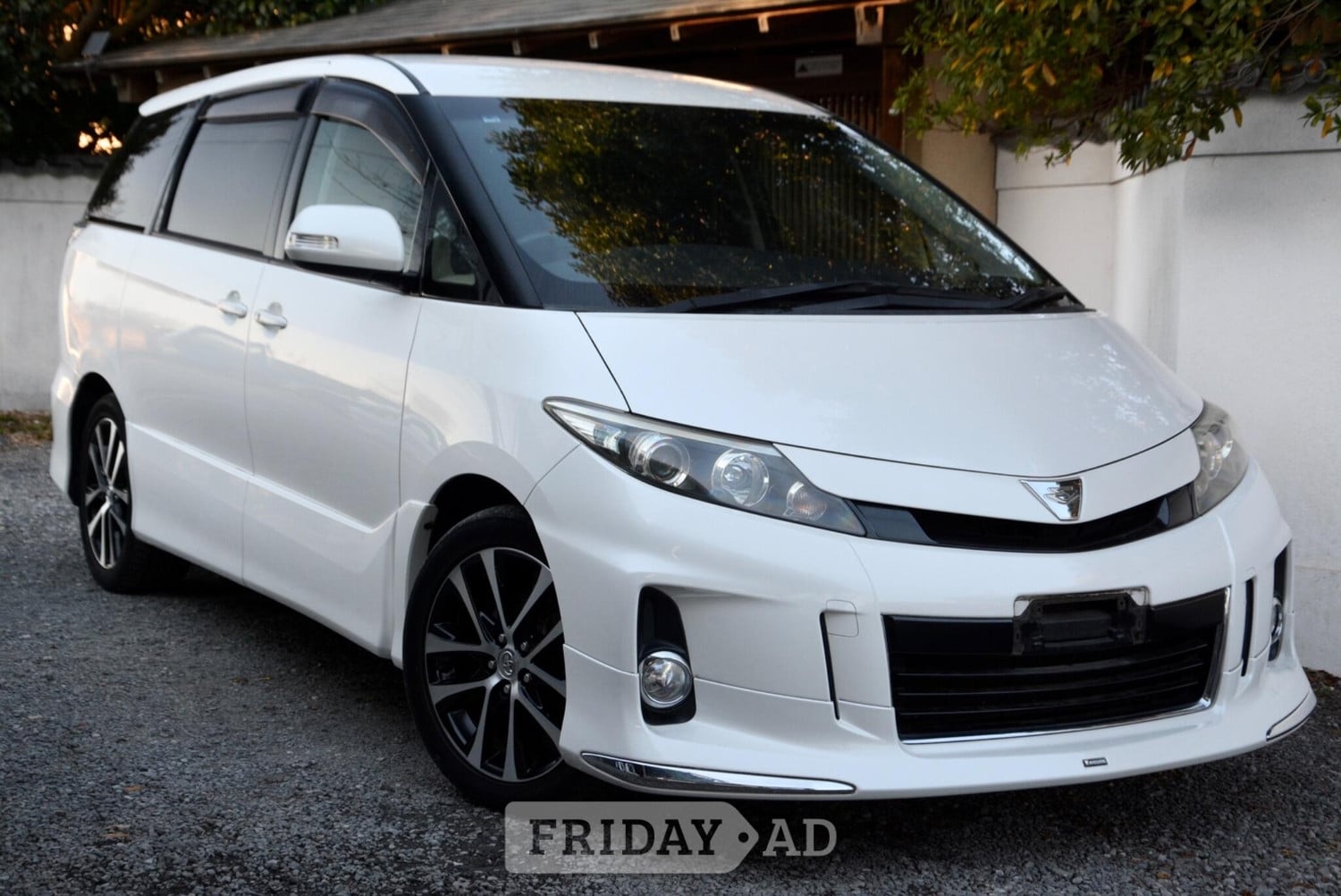 Toyota Estima 2012 in Chingford