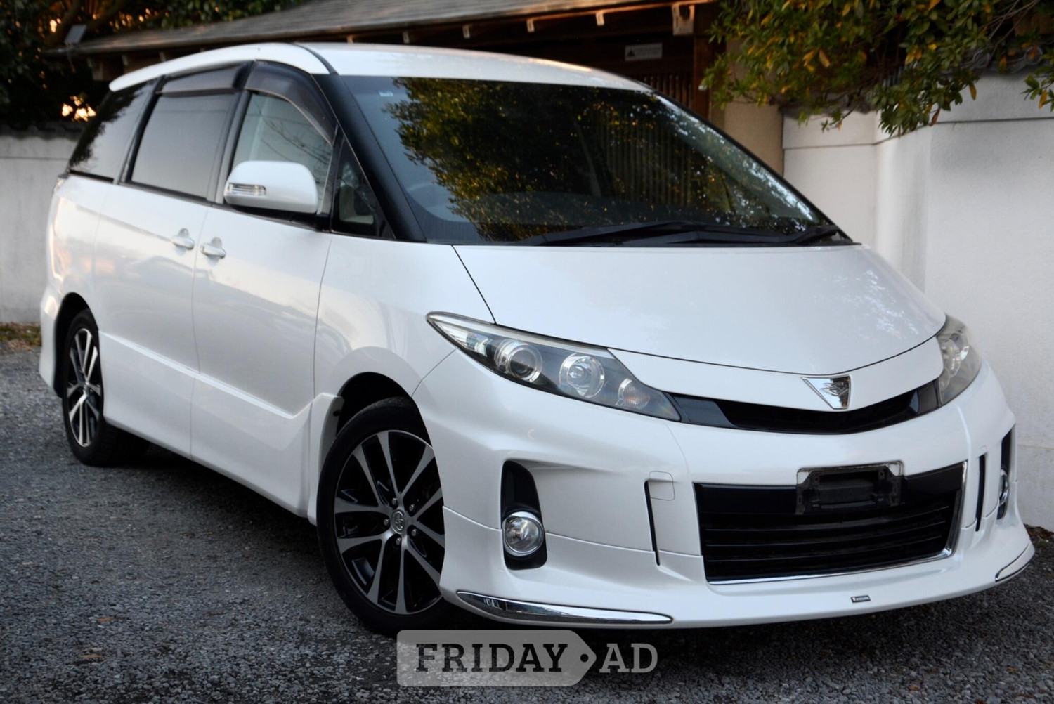 Toyota Estima 2012 in Chingford
