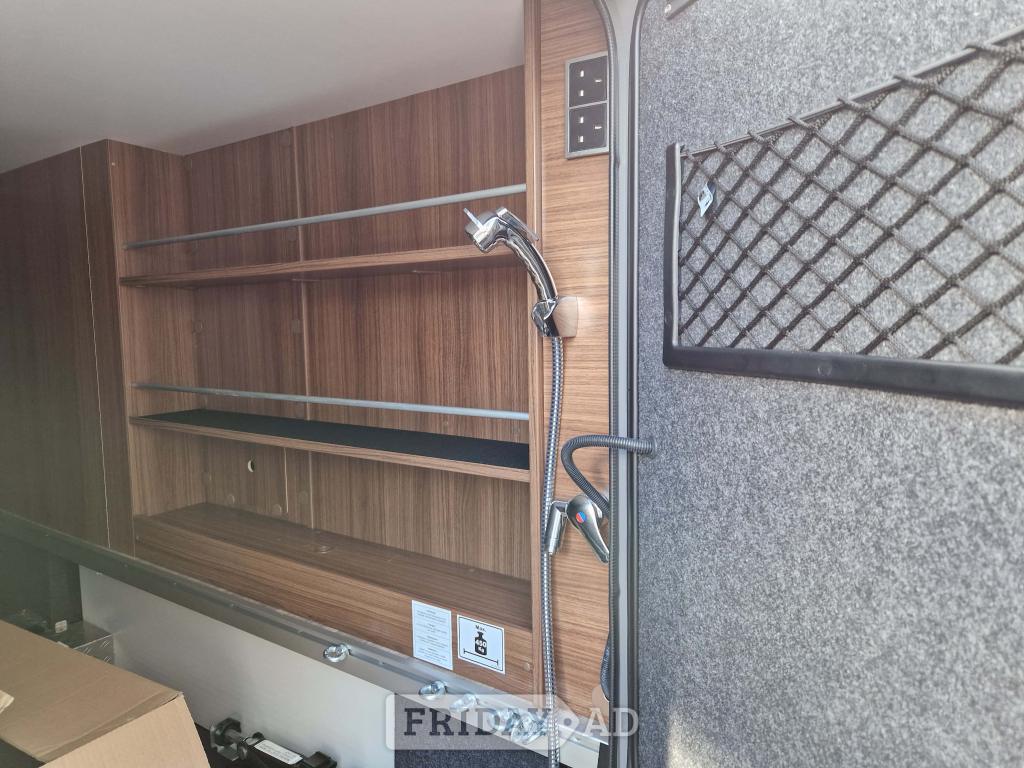 [4 berth ]Hymer B-Class ModernComfort I 580