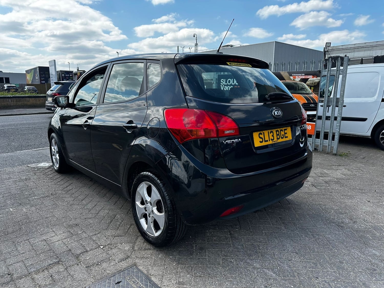 [ berth ]Kia Venga