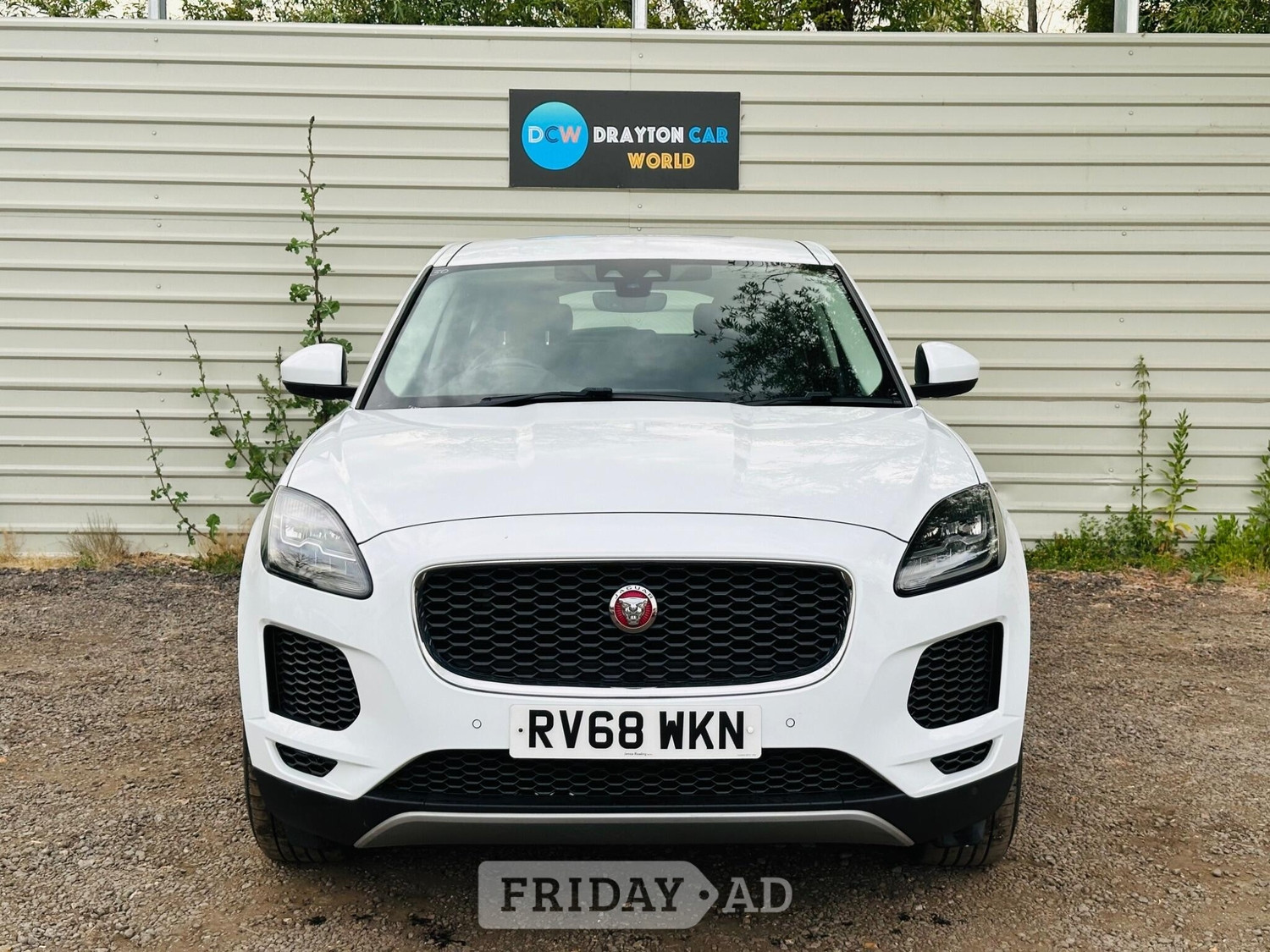 [ berth ]Jaguar E-Pace