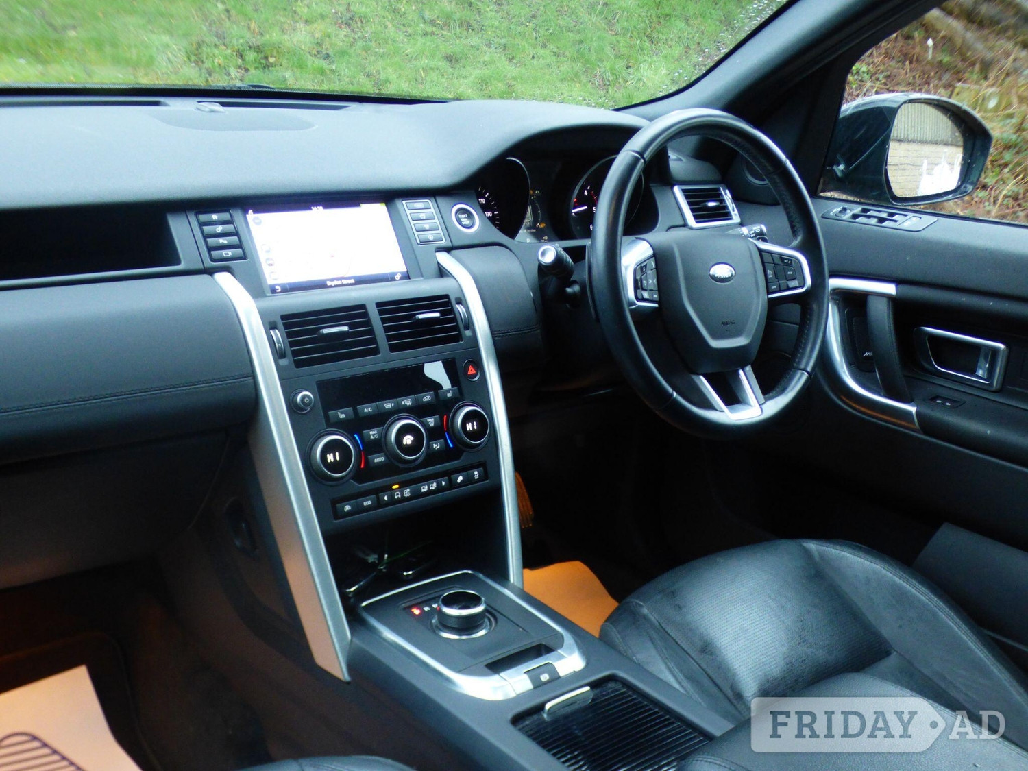 [ berth ]Land Rover Discovery Sport
