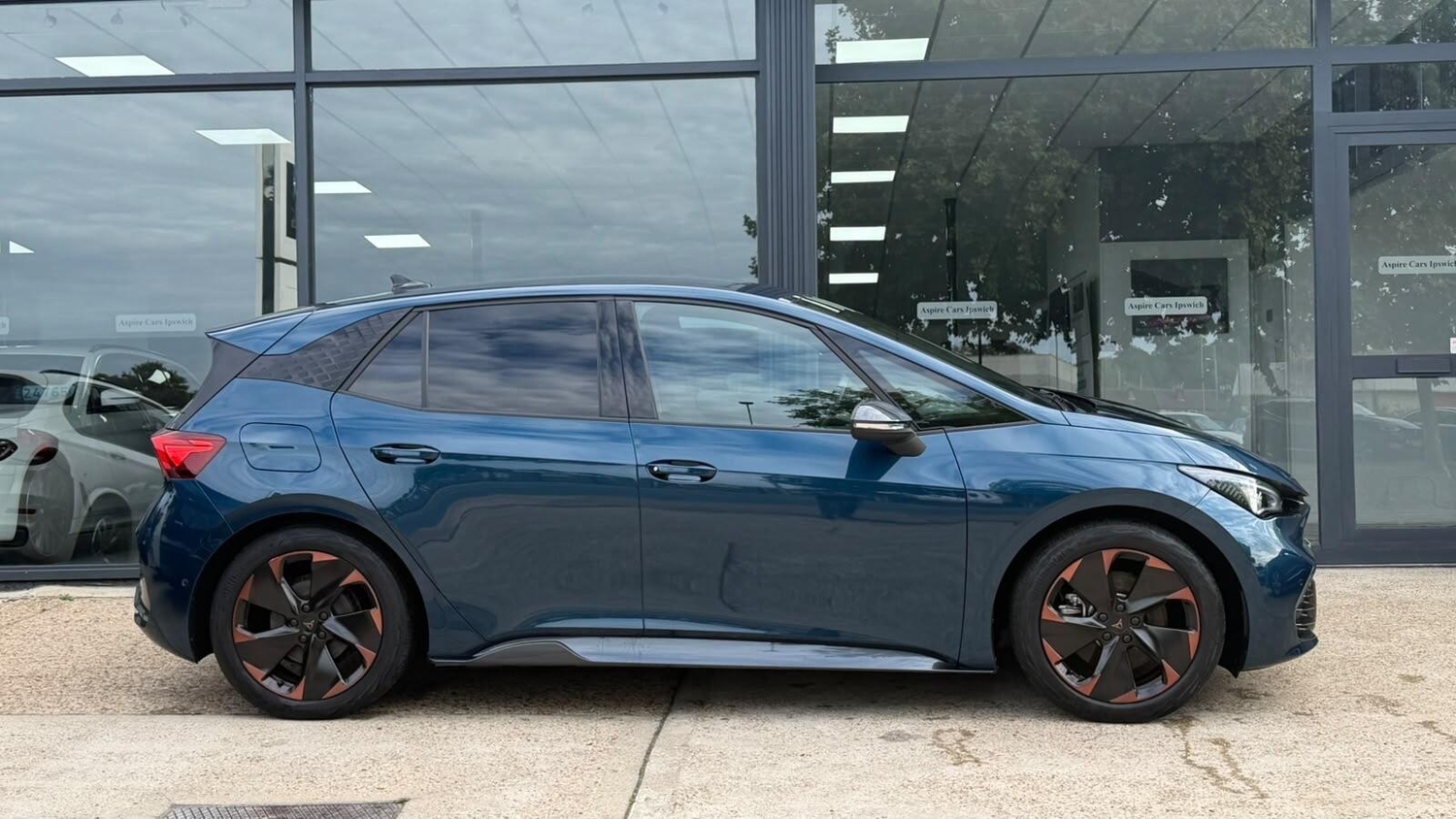 [ berth ]CUPRA Born