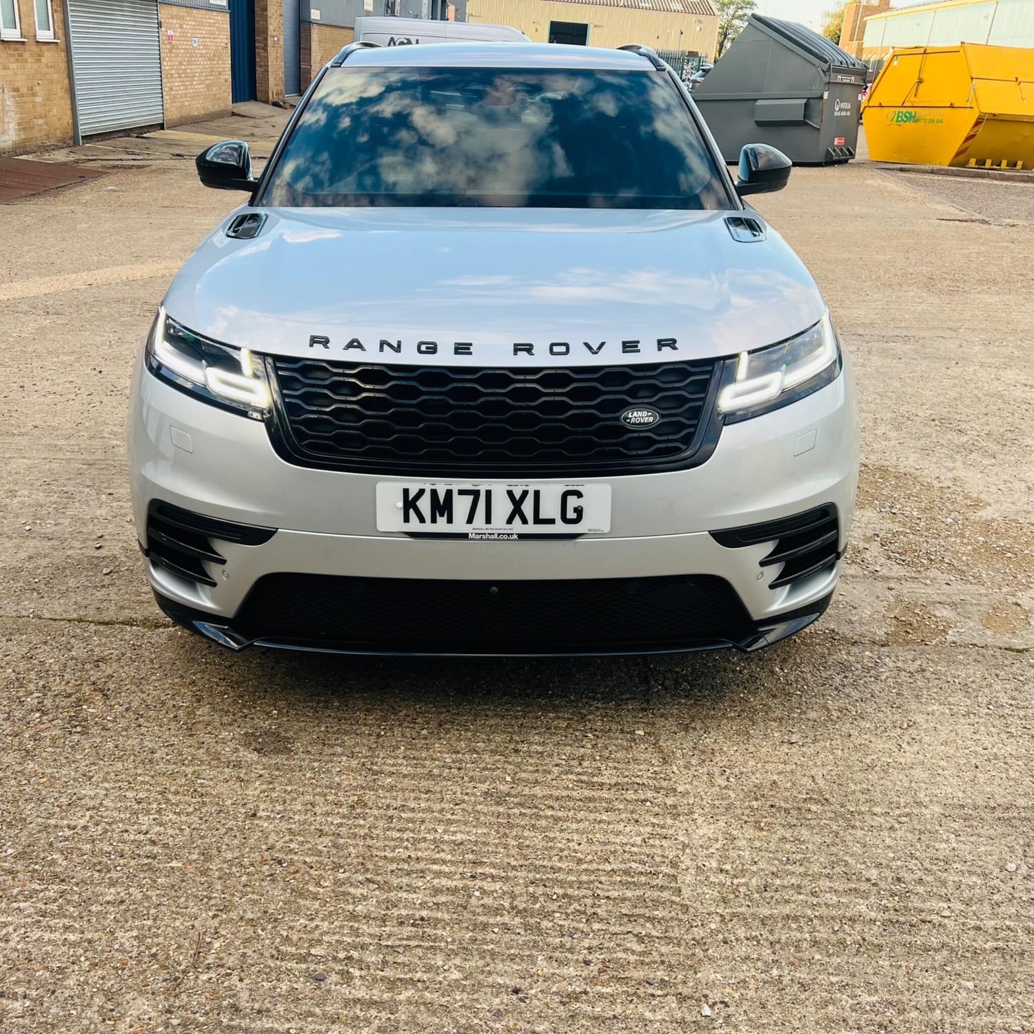 [ berth ]Land Rover Range Rover Velar