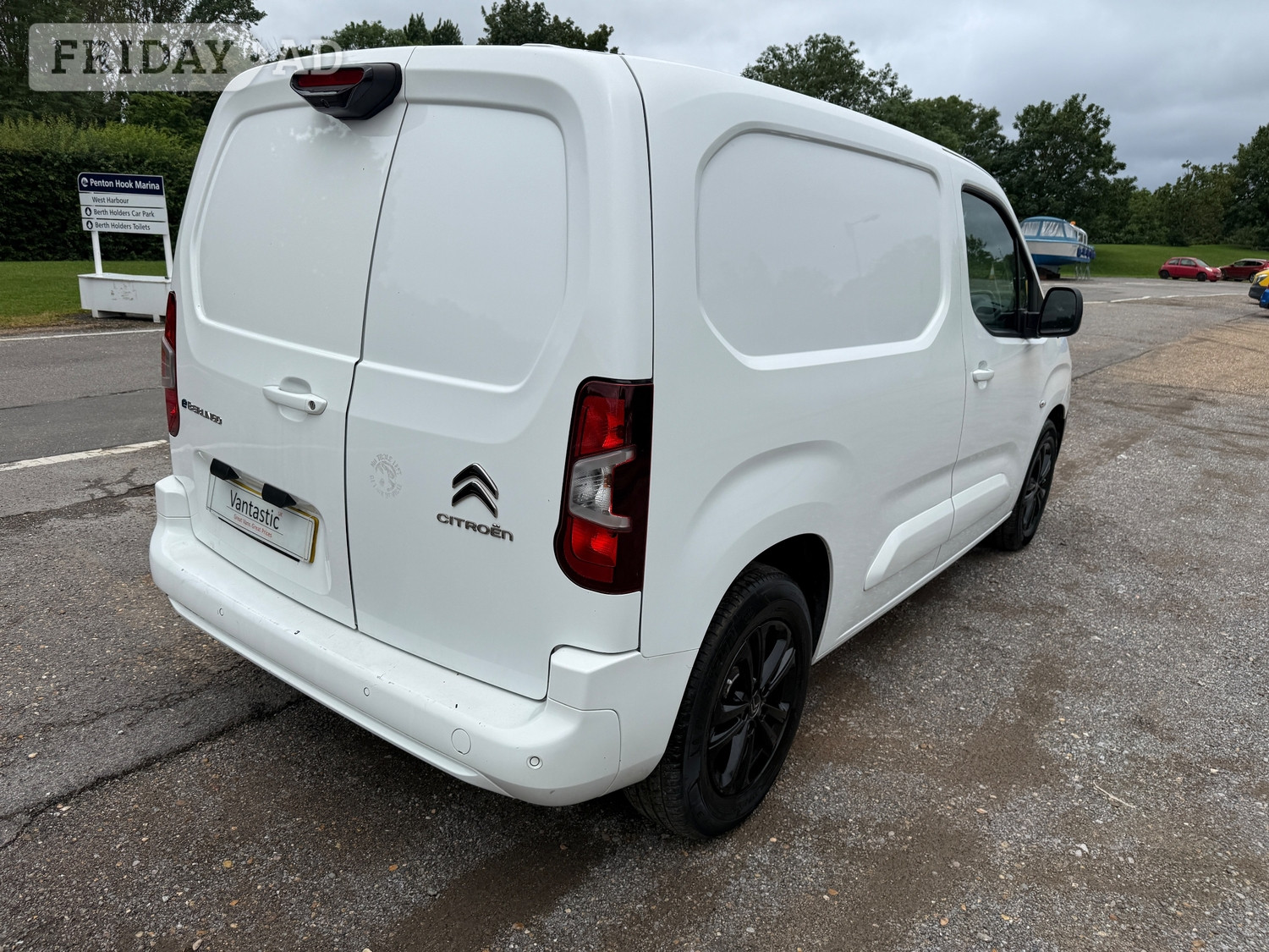 [ berth ]Citroen e-Berlingo