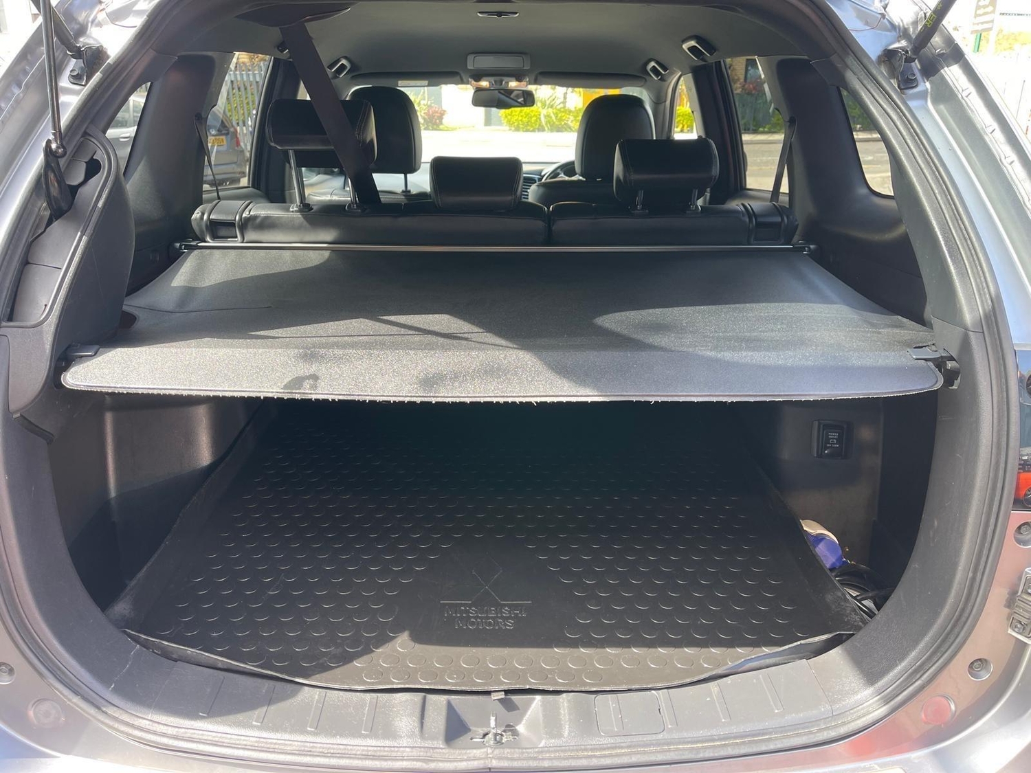 Mitsubishi Outlander 2019 - Cars
