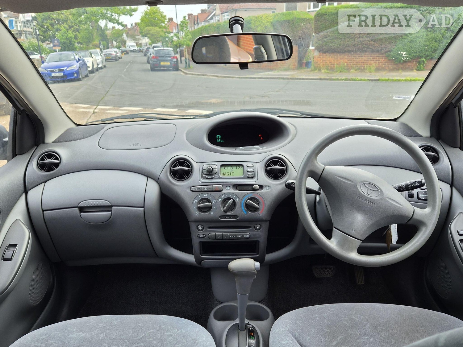 Toyota Yaris 2000 - Cars in Slough