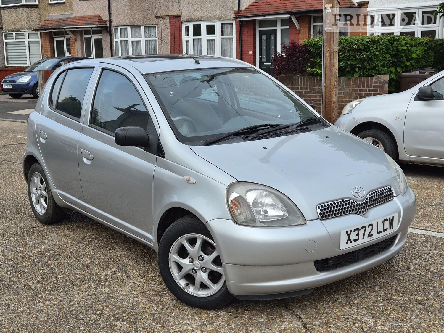 Toyota Yaris 2000 - Cars