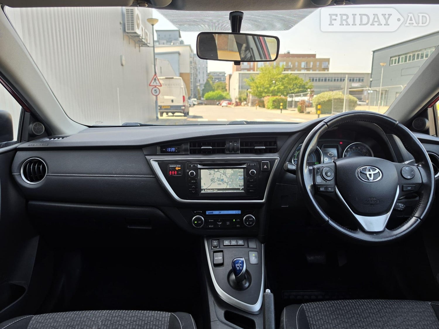 Toyota Auris 2015 - Cars in Slough