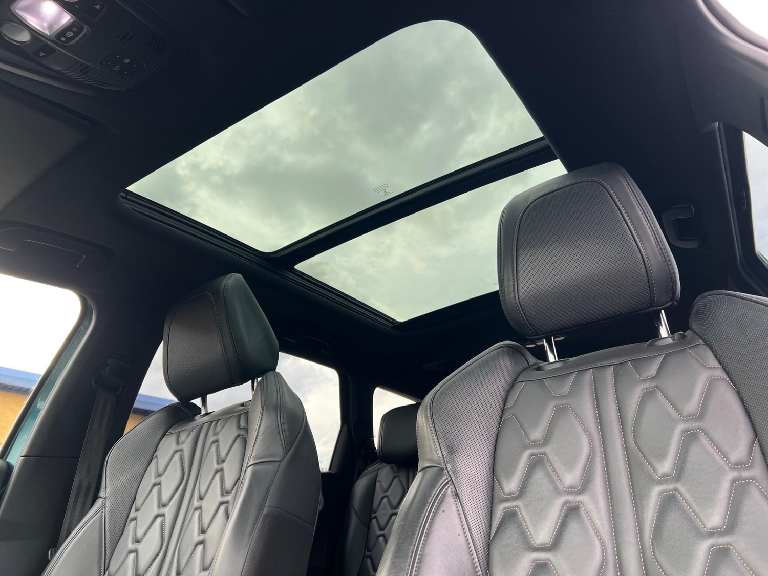 [ berth ]Peugeot 5008