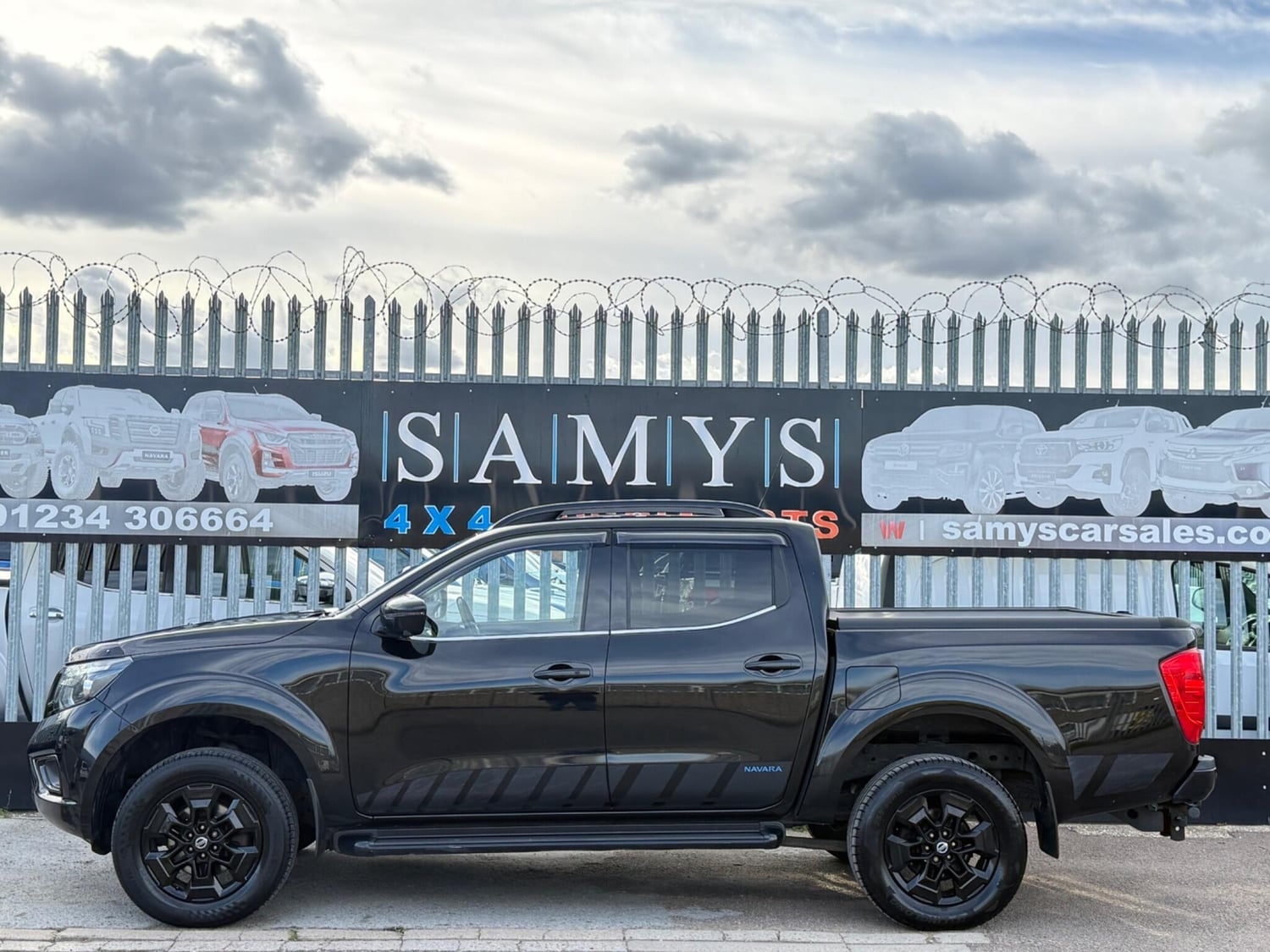 Nissan Navara 2021 - Vans & Commercial Vehicles in Bedford