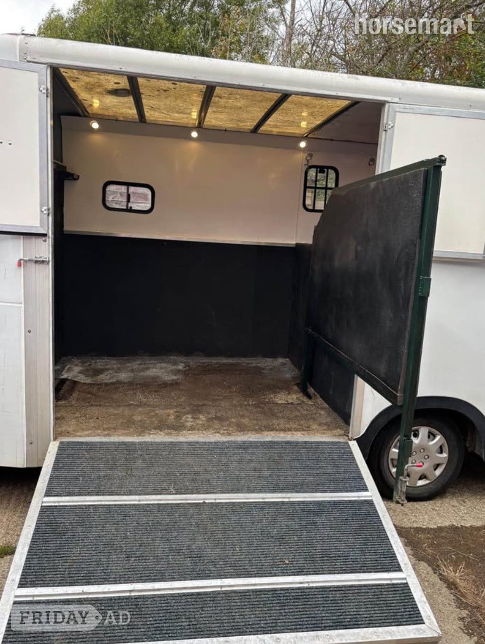 Happy Horse Boxes  Vauxhall Horsebox - Trailers & Horseboxes