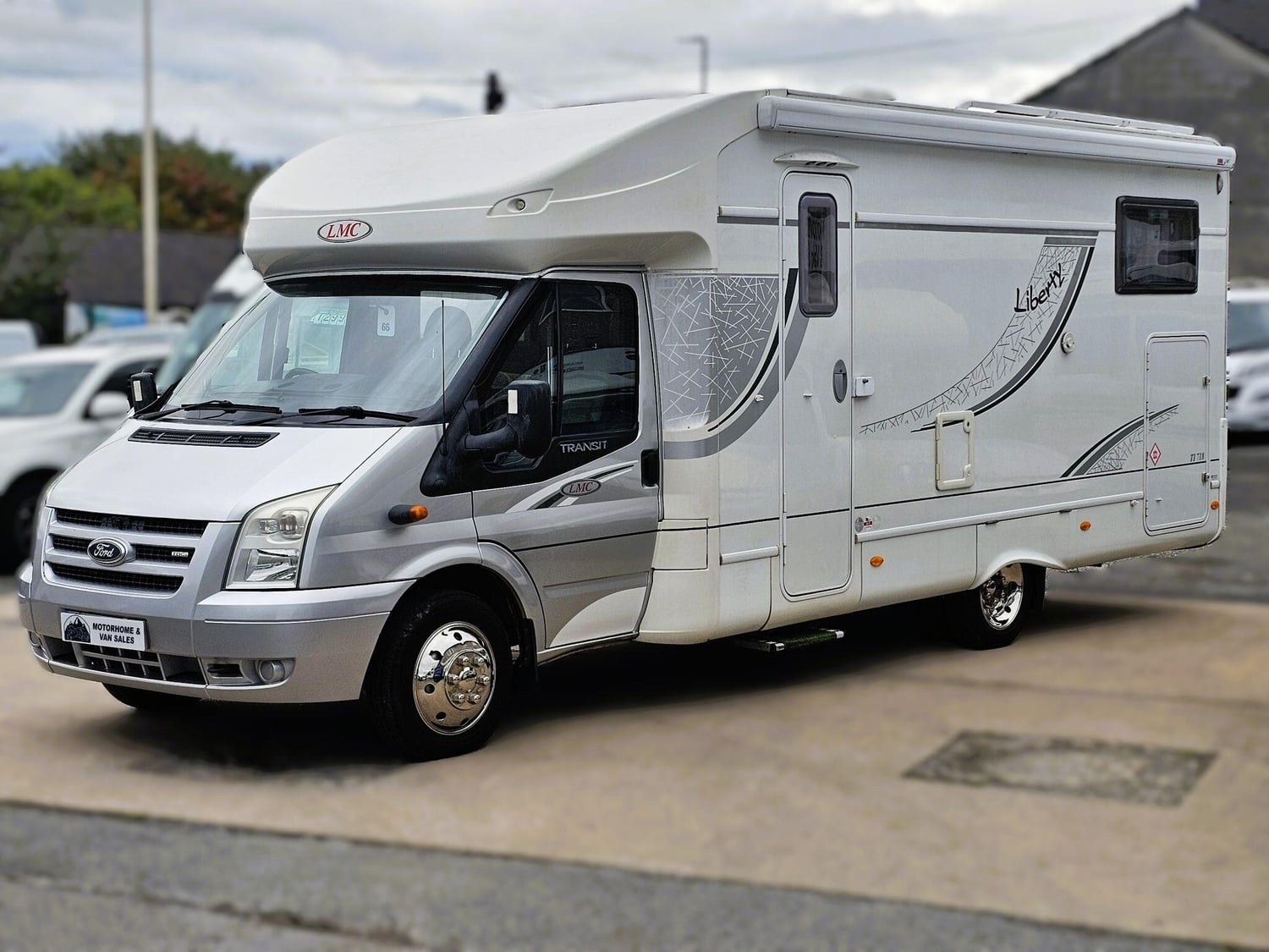 [4 berth ]LMC Liberty TI718 4 Berth Low Profile Coachbuilt Motorhome FixedBed Large Garage