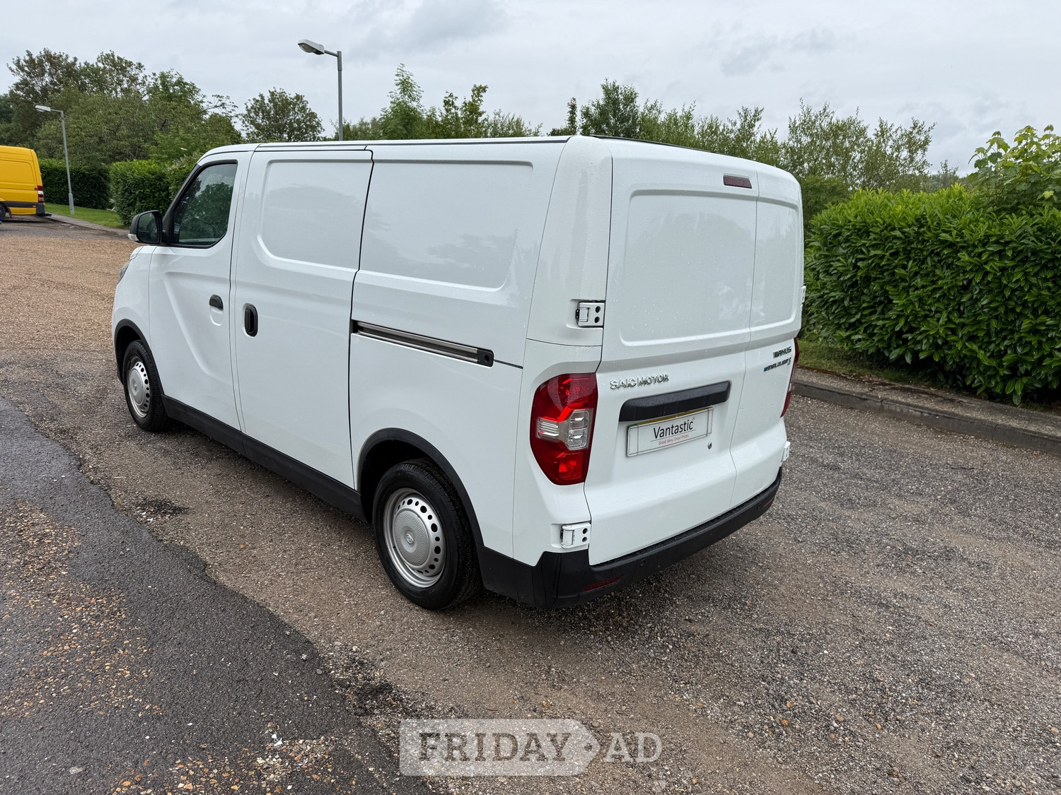 [ berth ]Maxus eDeliver 3