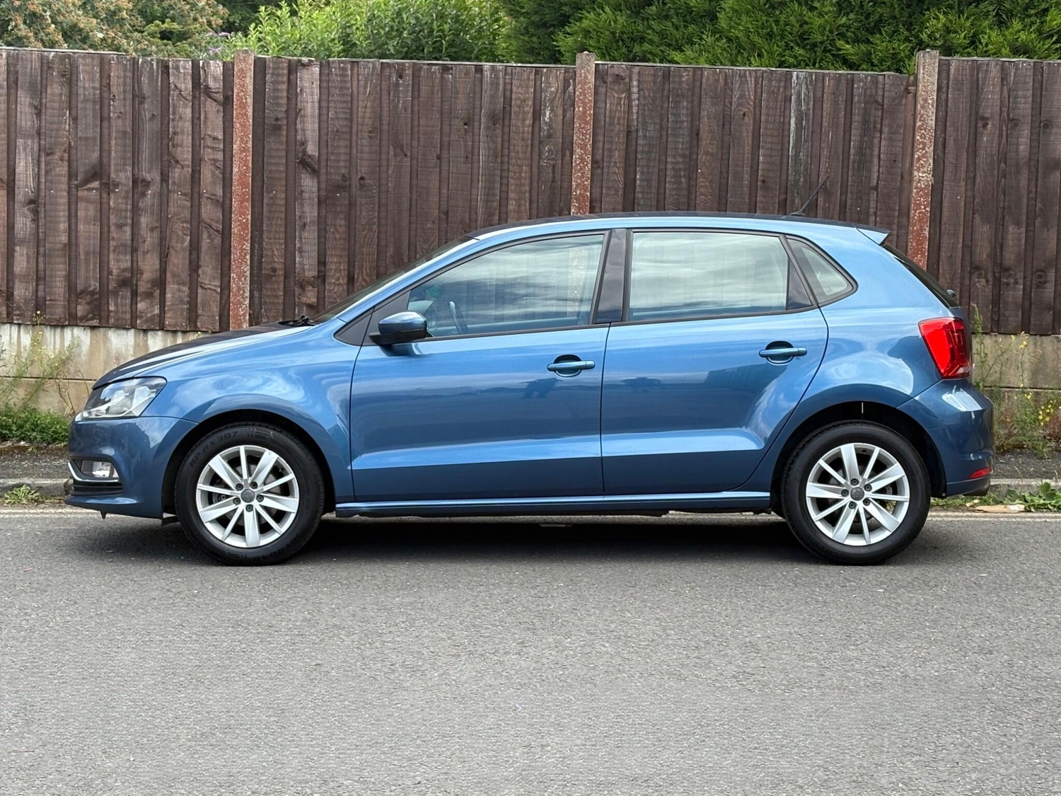 Volkswagen Polo 2015 - Cars