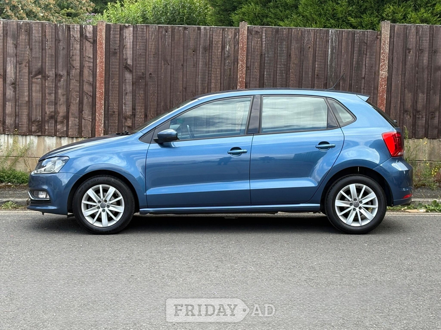 Volkswagen Polo 2015 - Cars