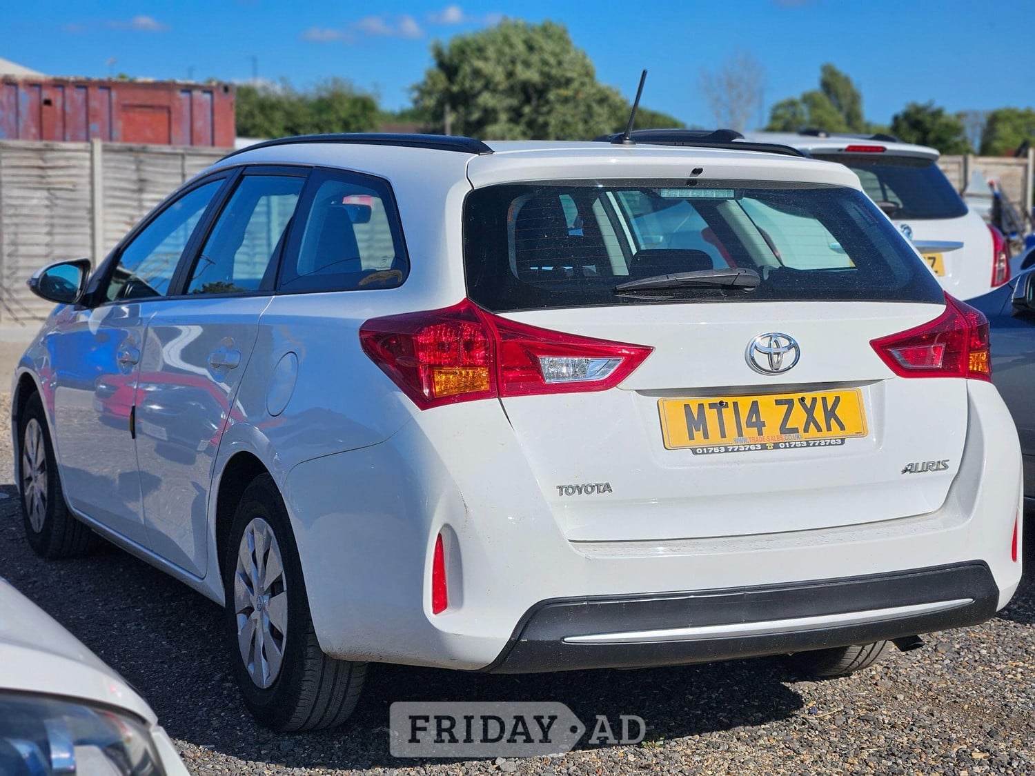 Toyota Auris 2014 - Cars in Windsor
