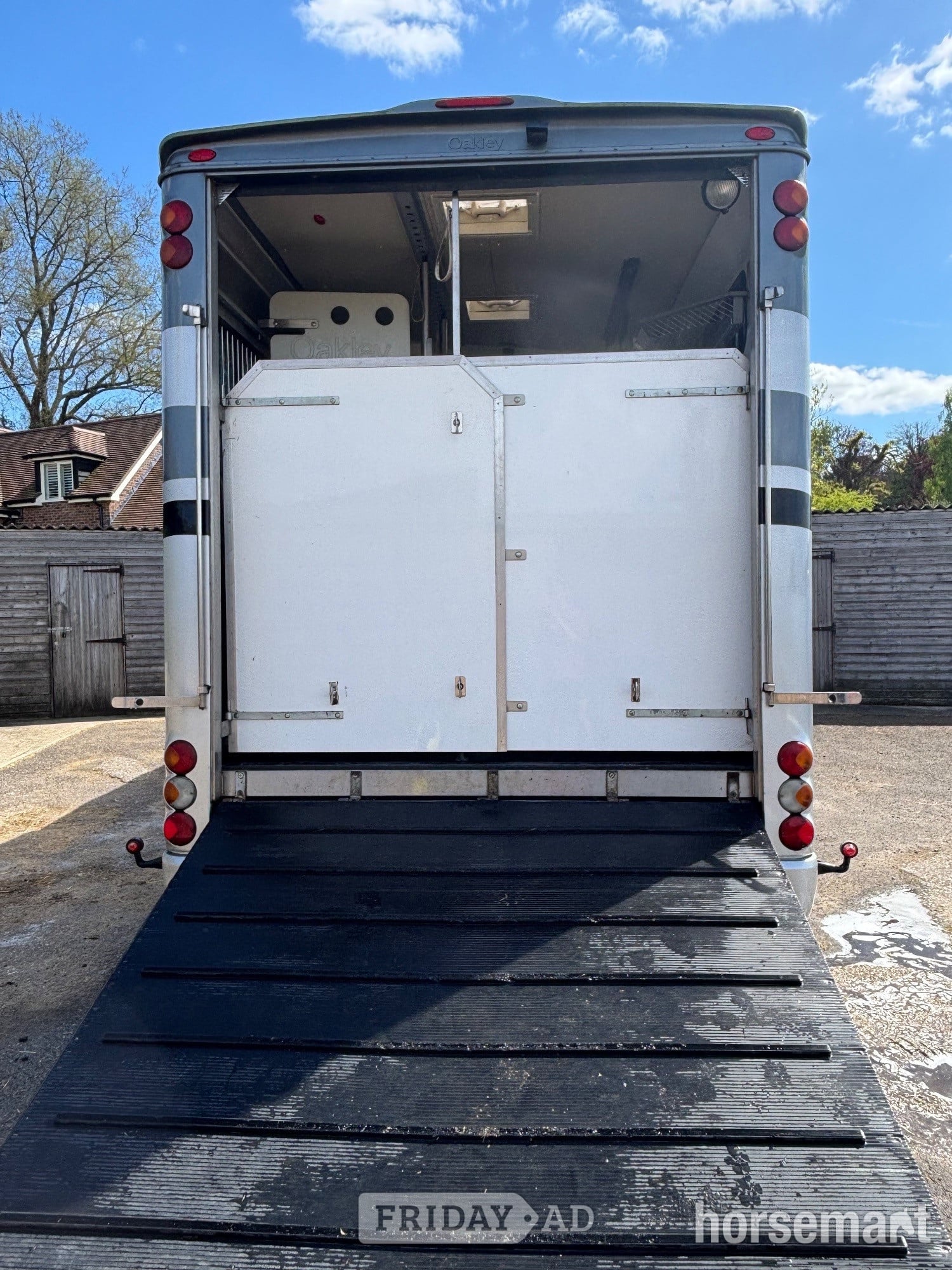 Oakley Supreme Iveco Horsebox - Trailers & Horseboxes in Southampton