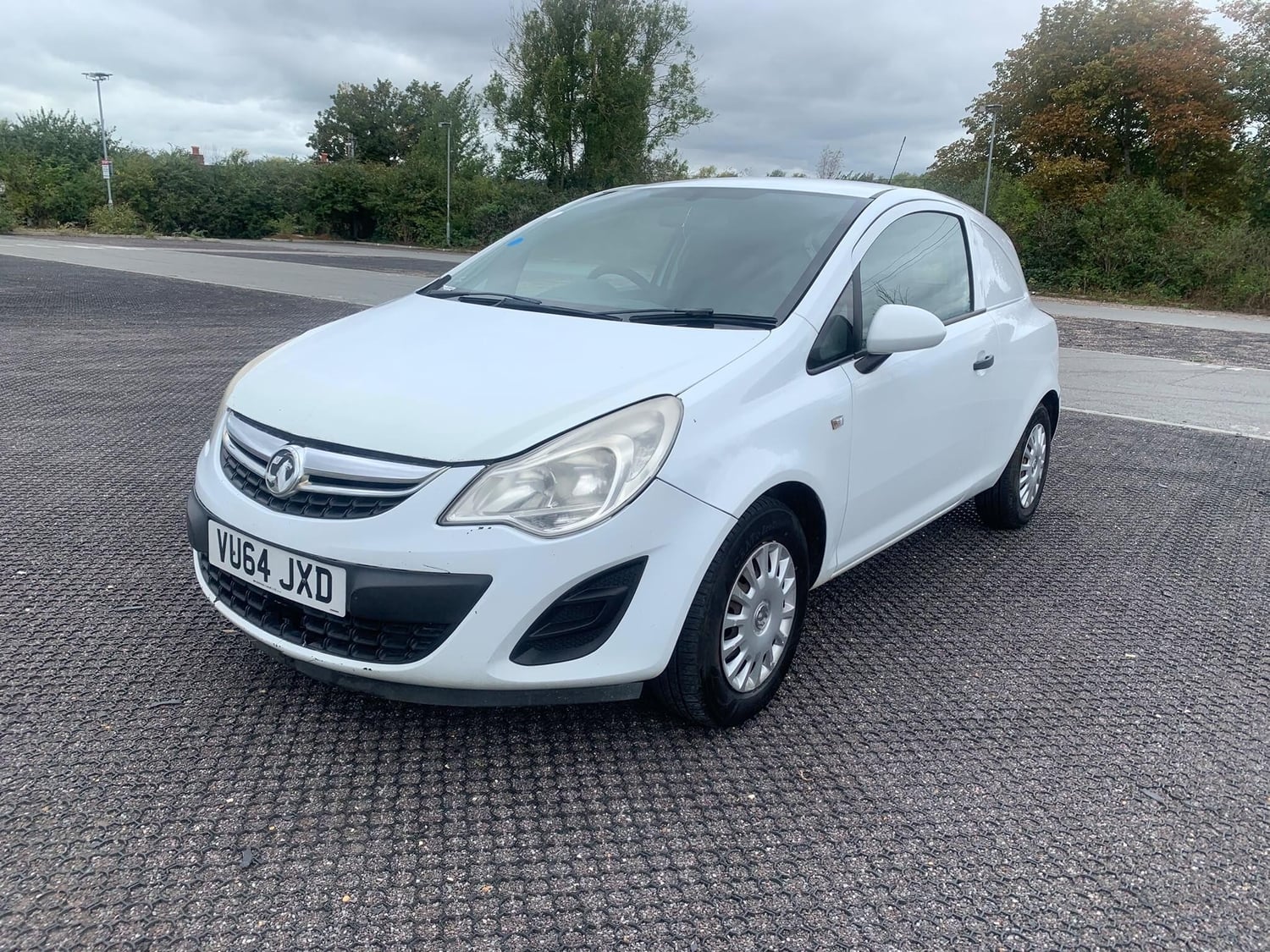 Vauxhall Corsa Van 2014 - Vans & Commercial Vehicles in Reading