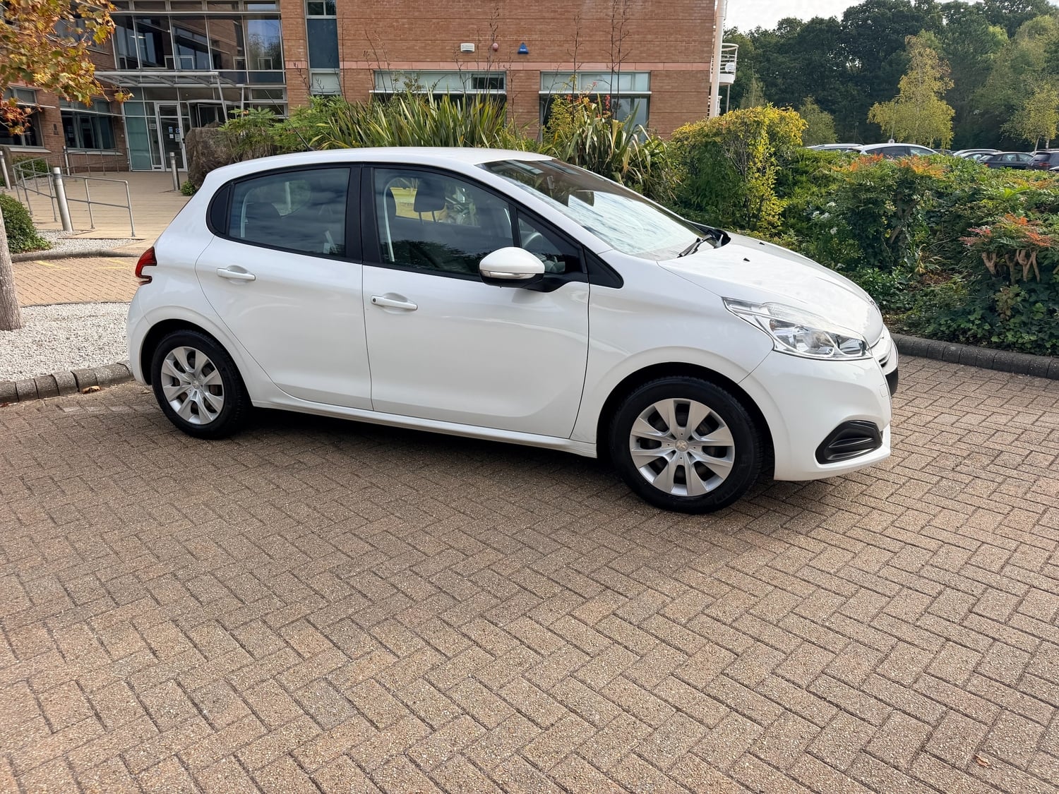 Peugeot 208 2016 - Cars