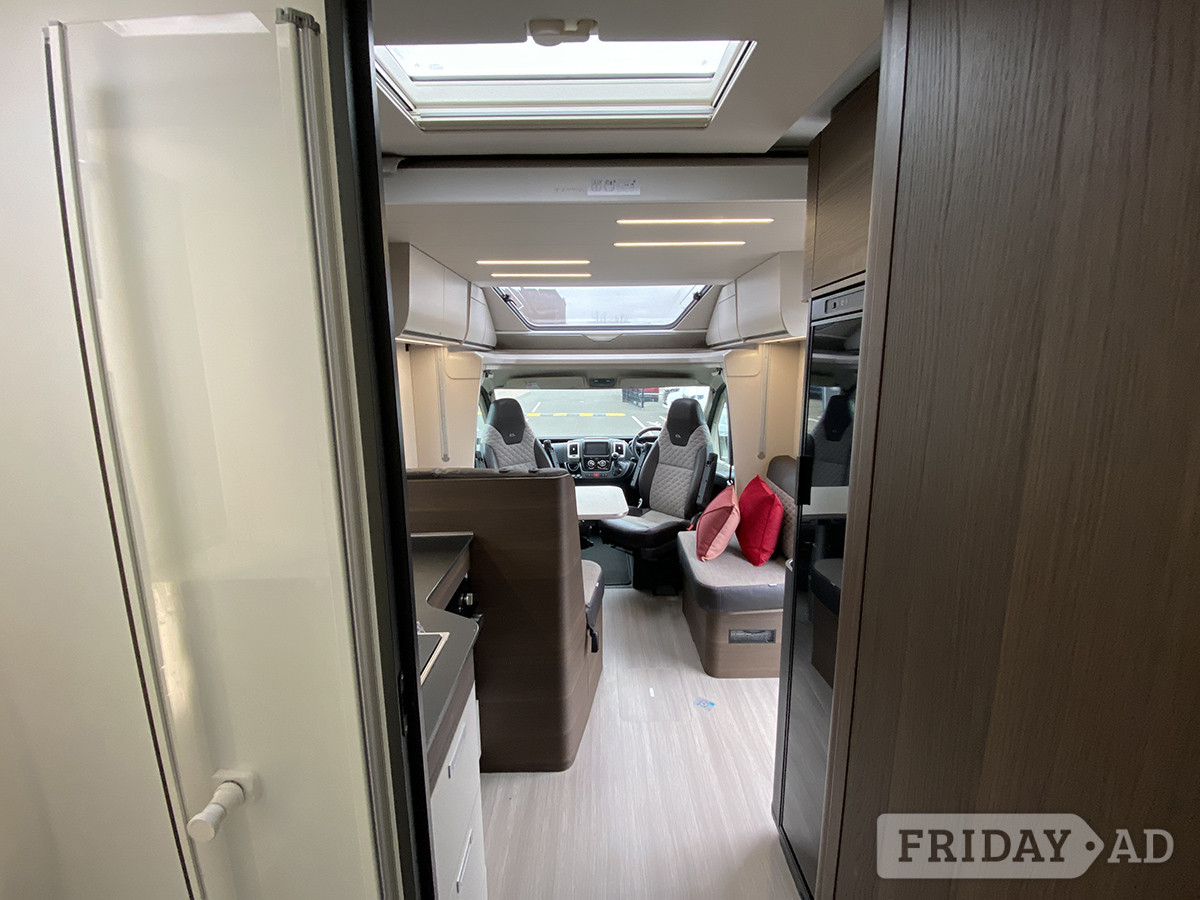 [4 berth ]Adria Matrix Supreme 670 SC