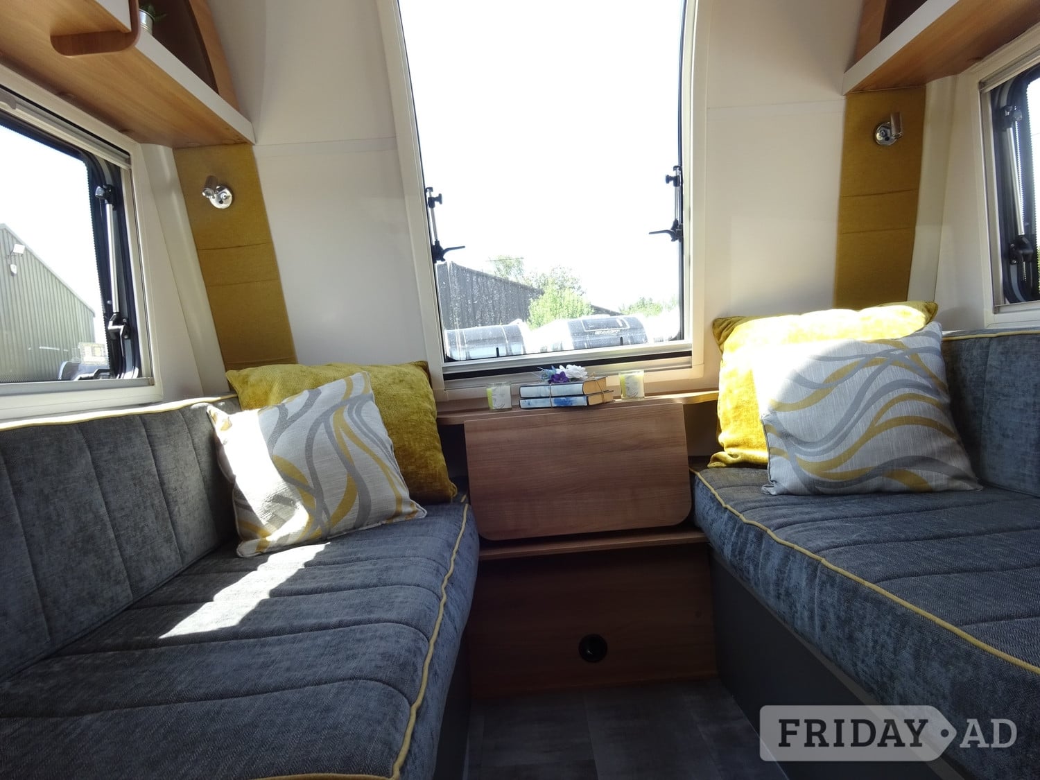 Bailey Discovery D4-4 2022 - Motorhomes & Caravans