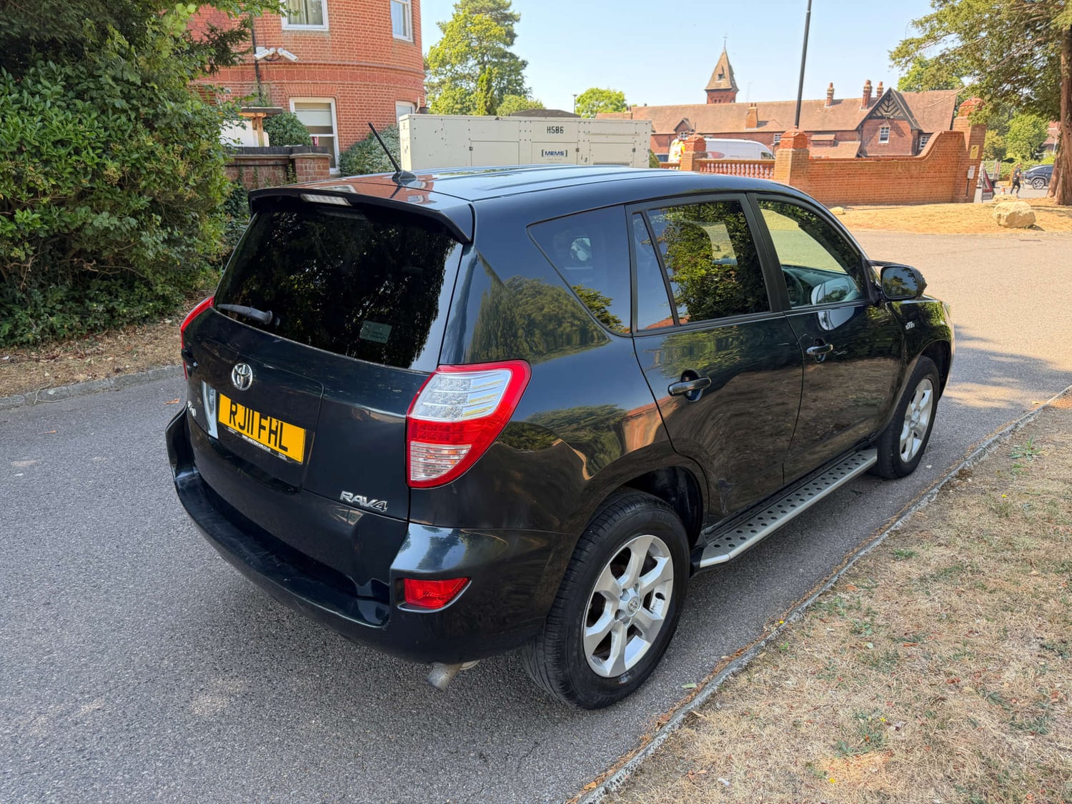 Toyota RAV4 2011 - Cars in Leatherhead