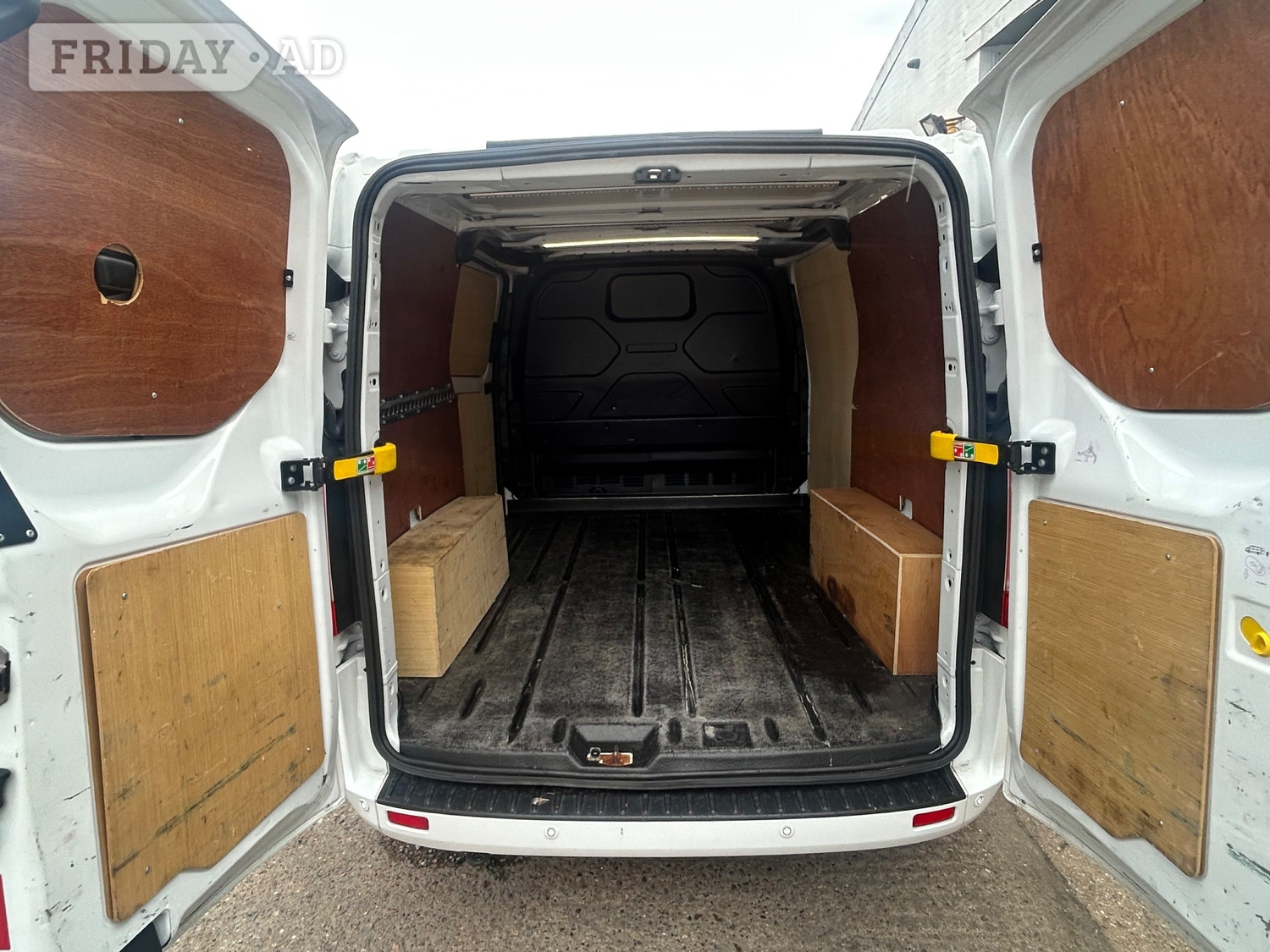 Ford Transit Custom 2023 - Vans & Commercial Vehicles