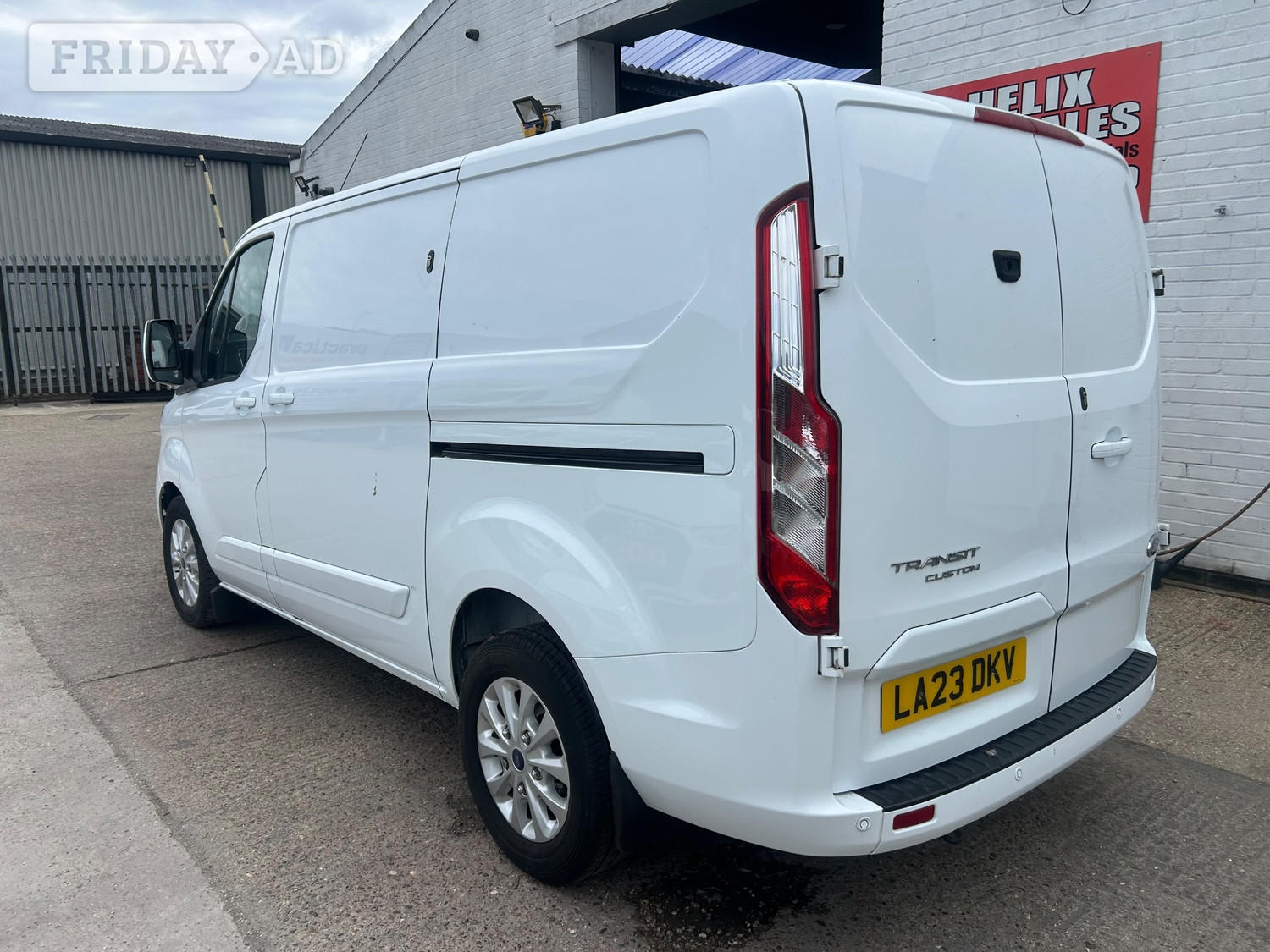 [ berth ]Ford Transit Custom