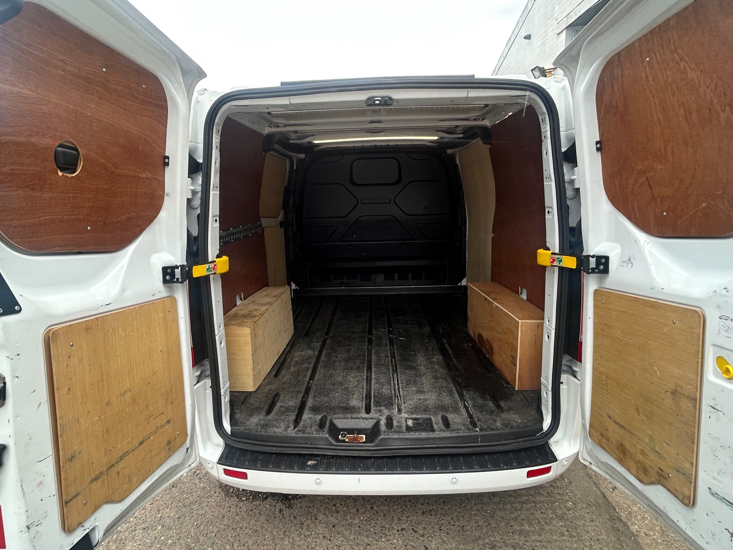 Ford Transit Custom 2023 - Vans & Commercial Vehicles