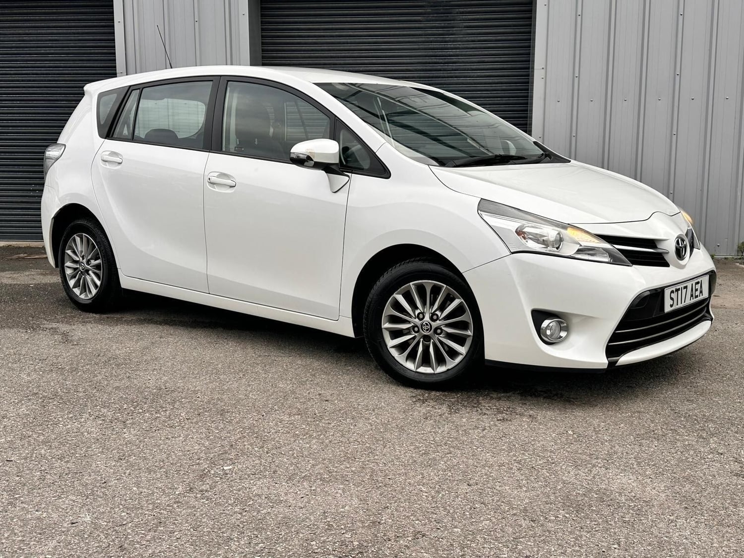Toyota Verso 2017 - Cars