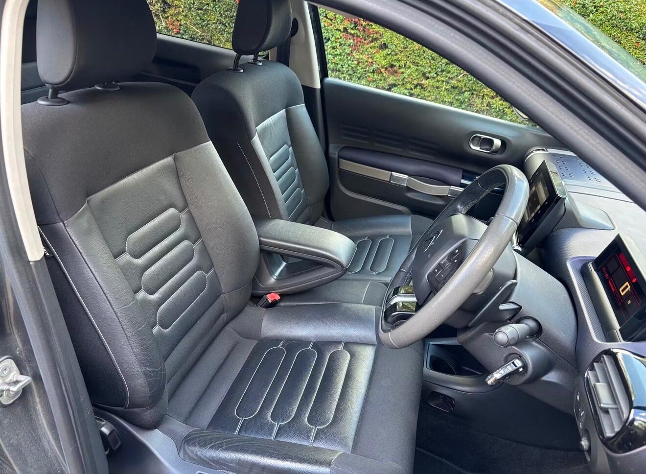[ berth ]Citroen C4 Cactus