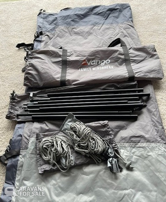  A Vango Windbreak 