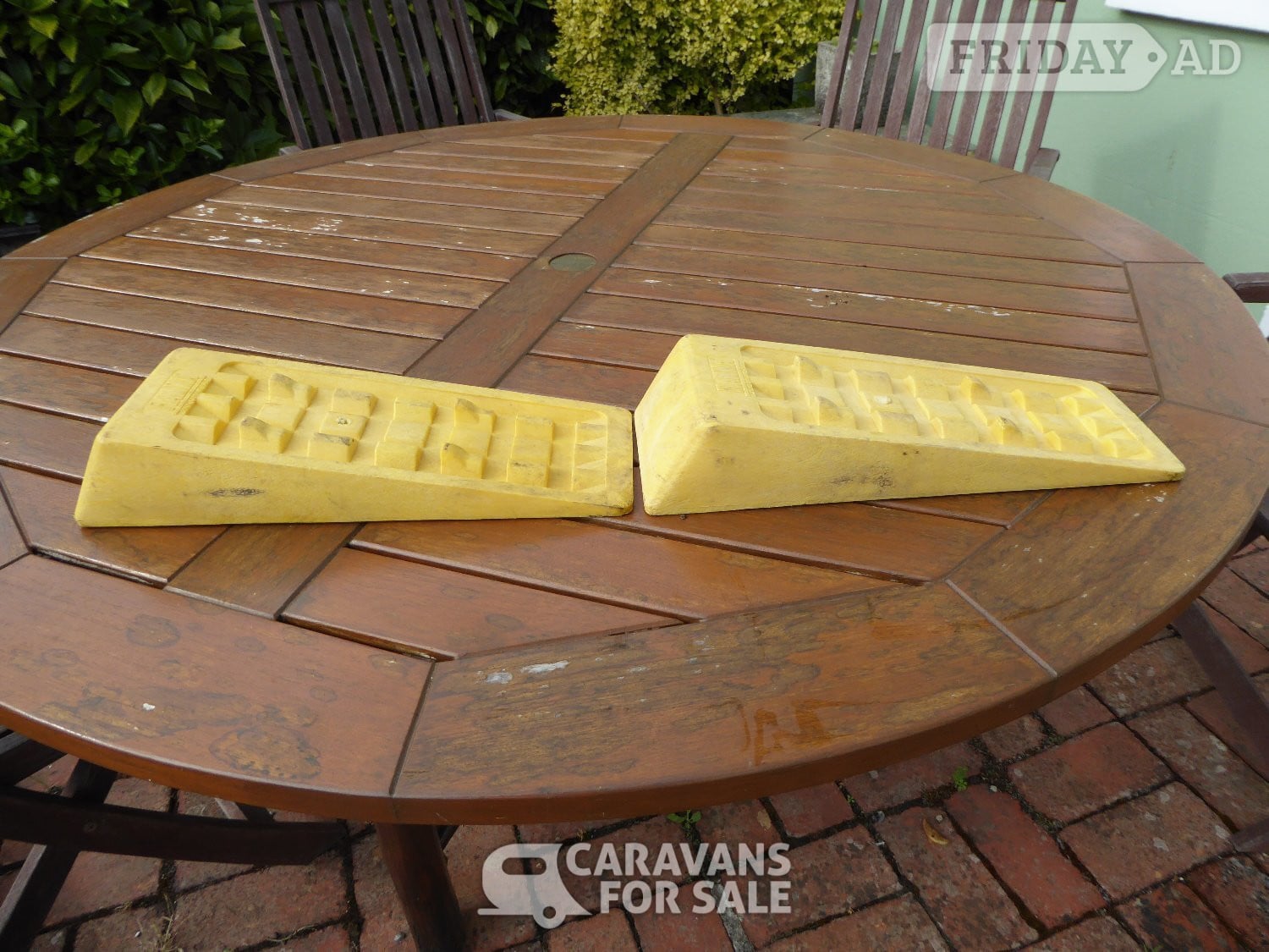 Yellow levelling ramps