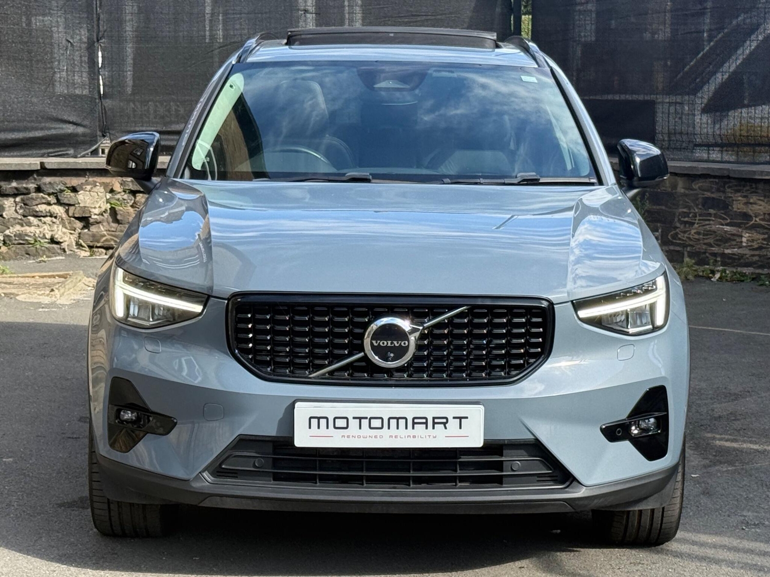 Volvo XC40 2022 - Cars in Halifax