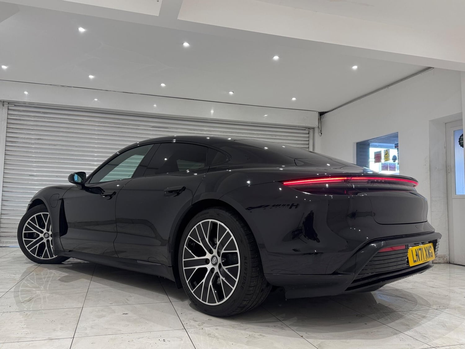 [ berth ]Porsche Taycan