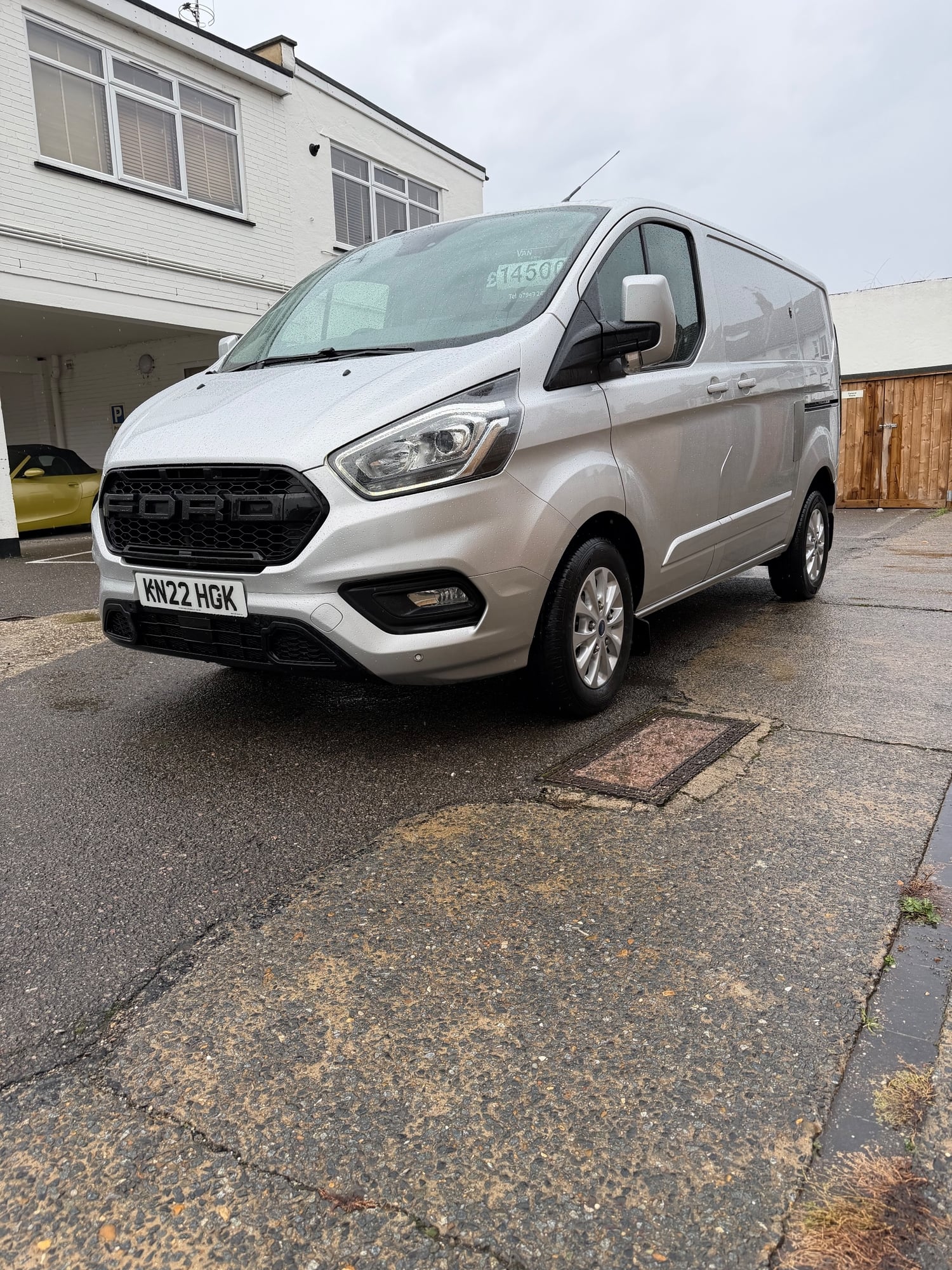 [ berth ]Ford Transit Custom