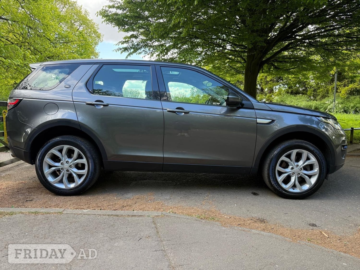 [ berth ]Land Rover Discovery Sport