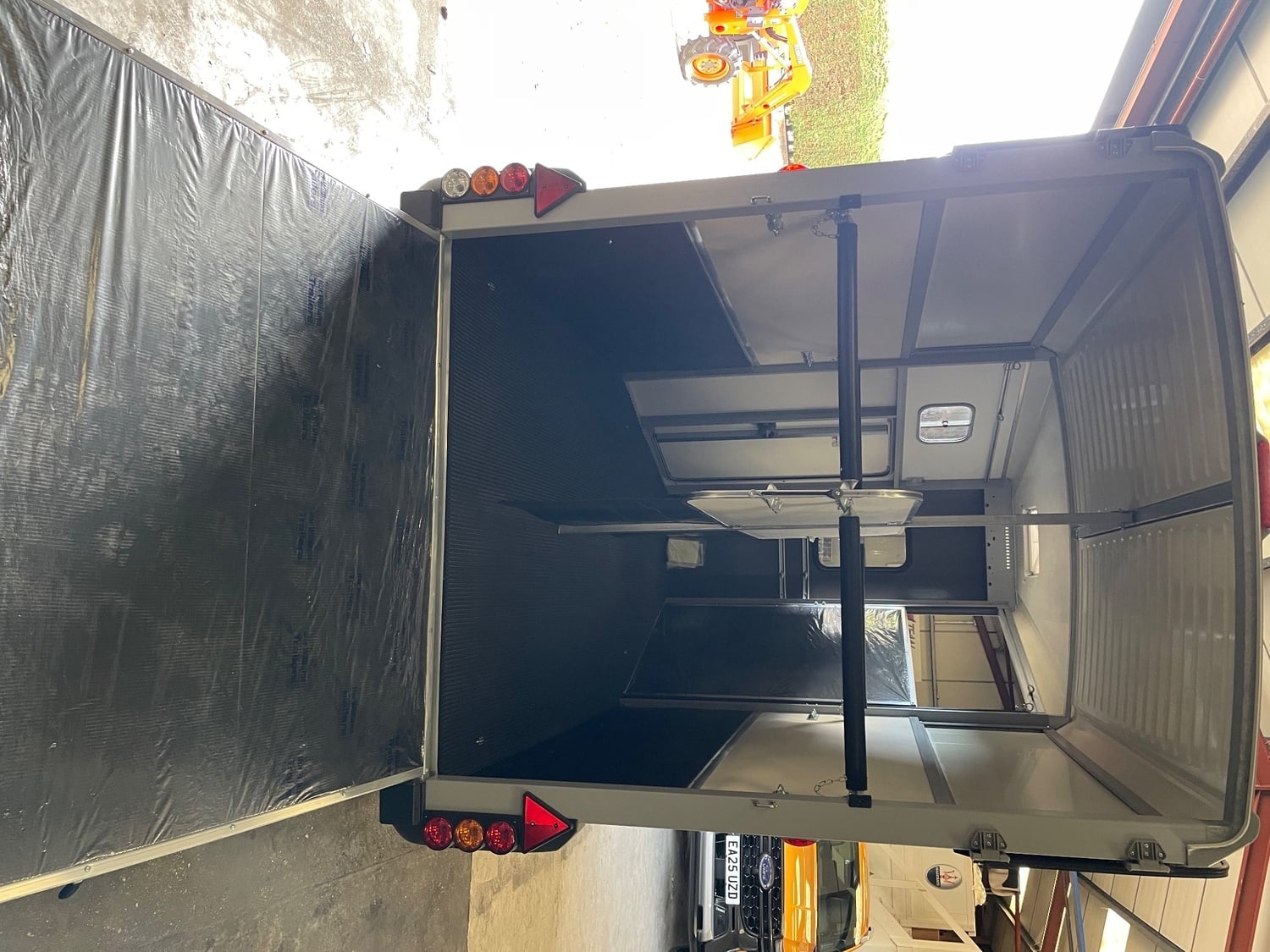 [ berth ]Ifor Williams HB511