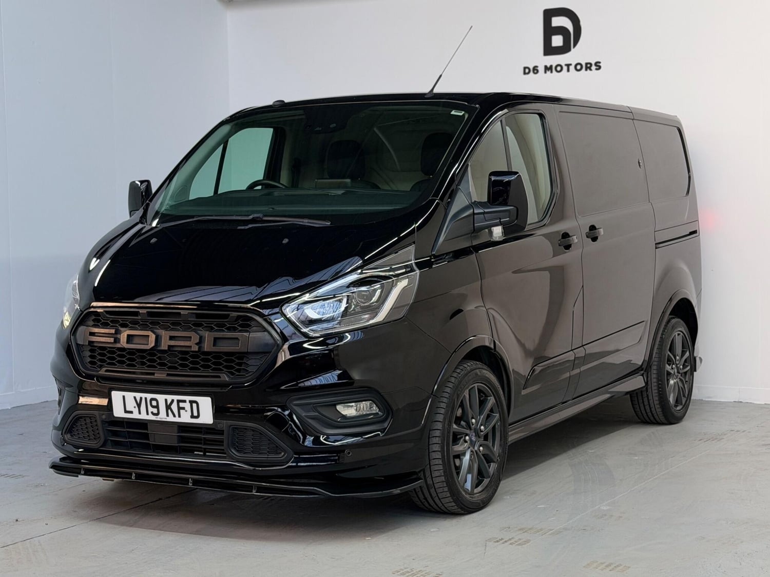 [ berth ]Ford Transit Custom