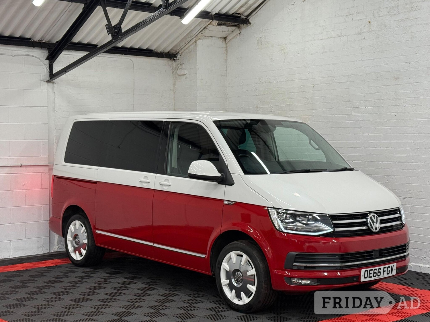 Volkswagen Caravelle 2016 - Cars in Birmingham