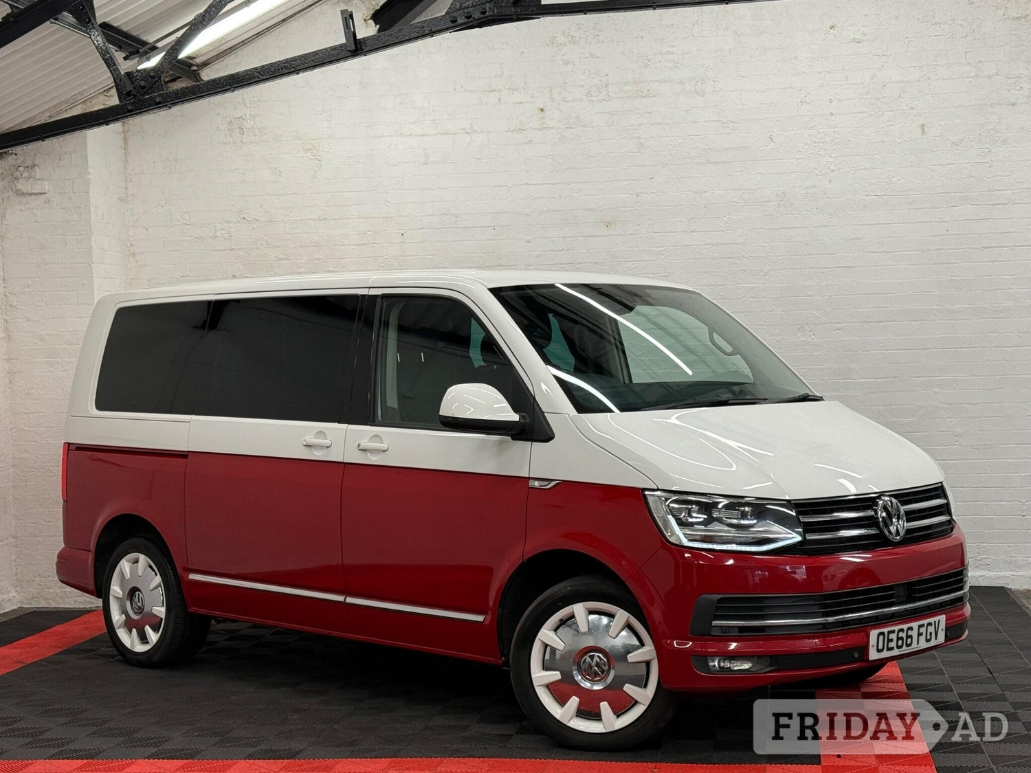 Volkswagen Caravelle 2016 in Birmingham
